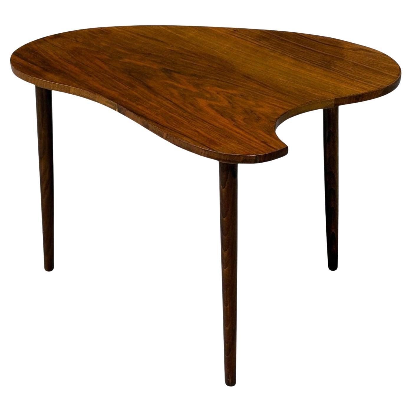 Table d'appoint moderne danoise, teck, forme organique, Danemark, années 1950