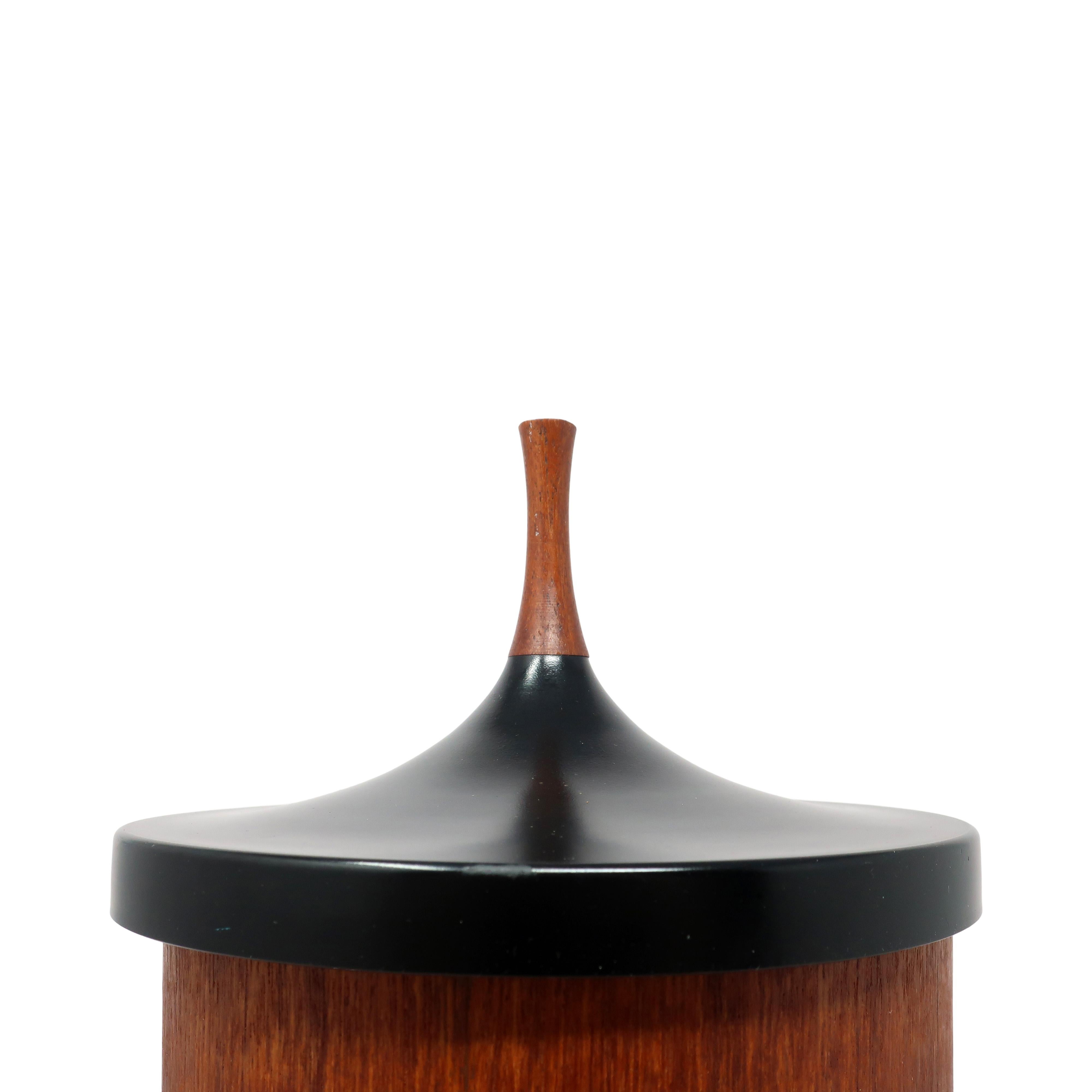 An amazing teak ice bucket with black plastic accents by Laurids Lonborg of Denmark. Bucket has a plastic inner liner. In very good vintage condition with very light wear consistent with age and use.

9