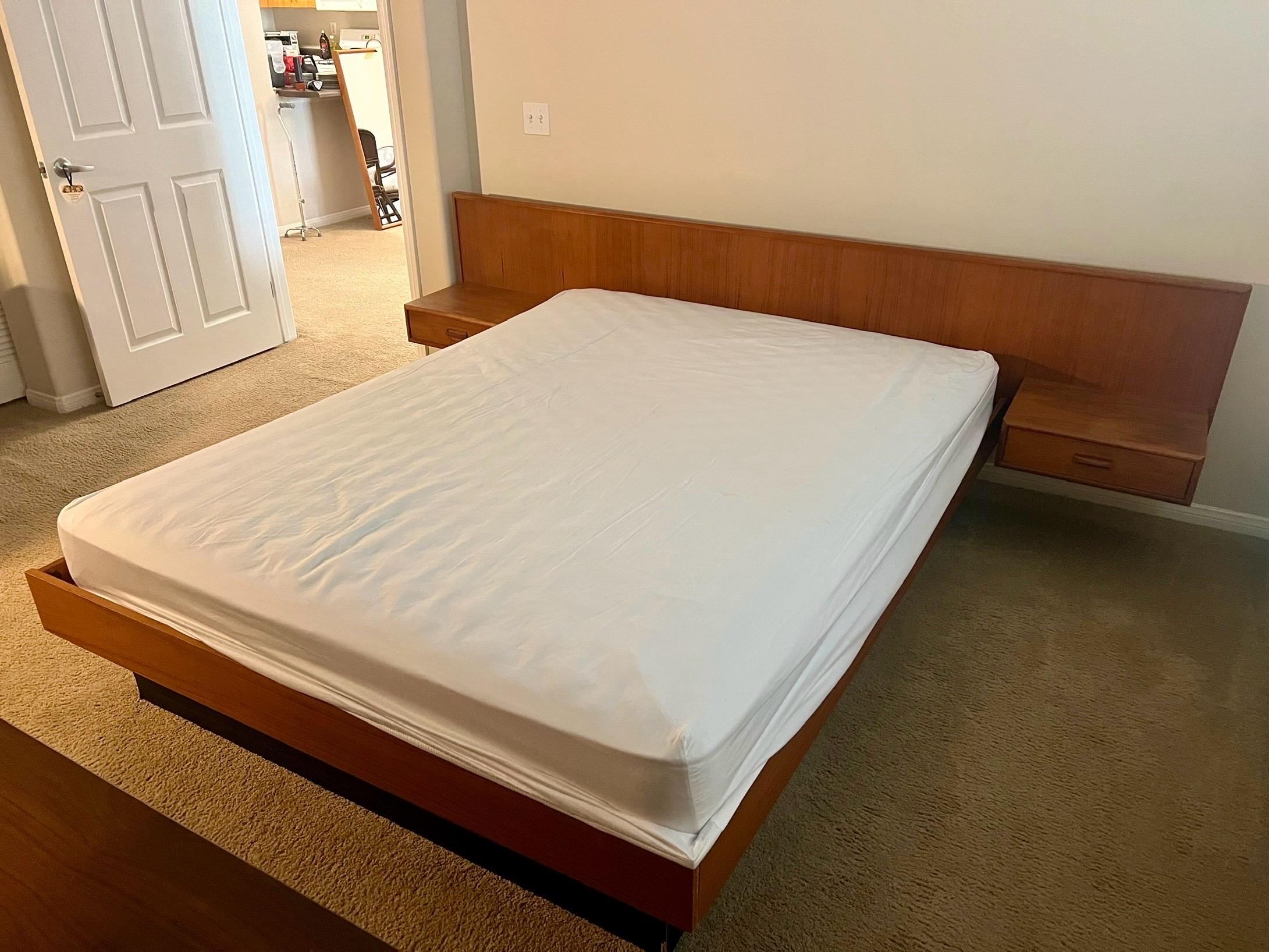 20th Century Danish Modern Teak Queen Platform Bed with Floating Nightstands For Sale
