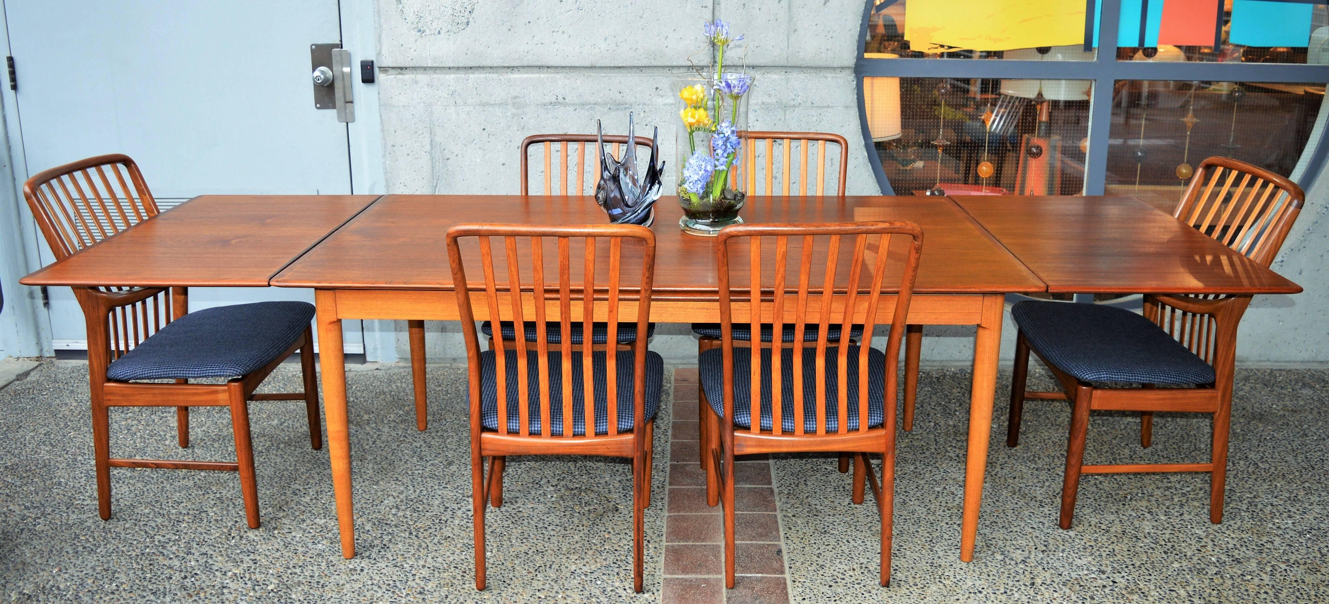 Danish Modern Teak Rare Large Draw Leaf Dining Table by Skovmand & Andersen In Excellent Condition In New Westminster, British Columbia