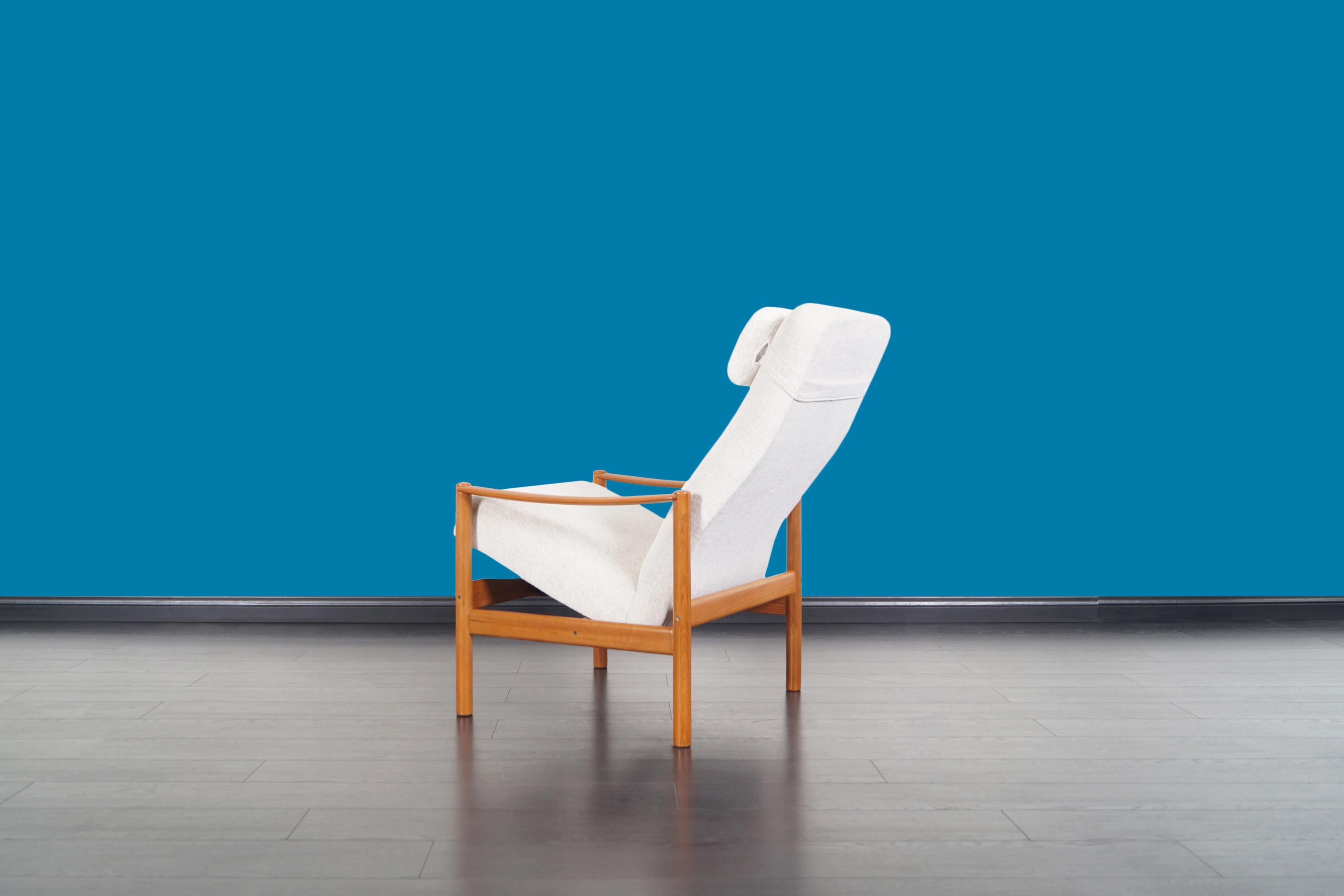 Chaise longue inclinable et pouf en teck de style danois moderne en vente 3