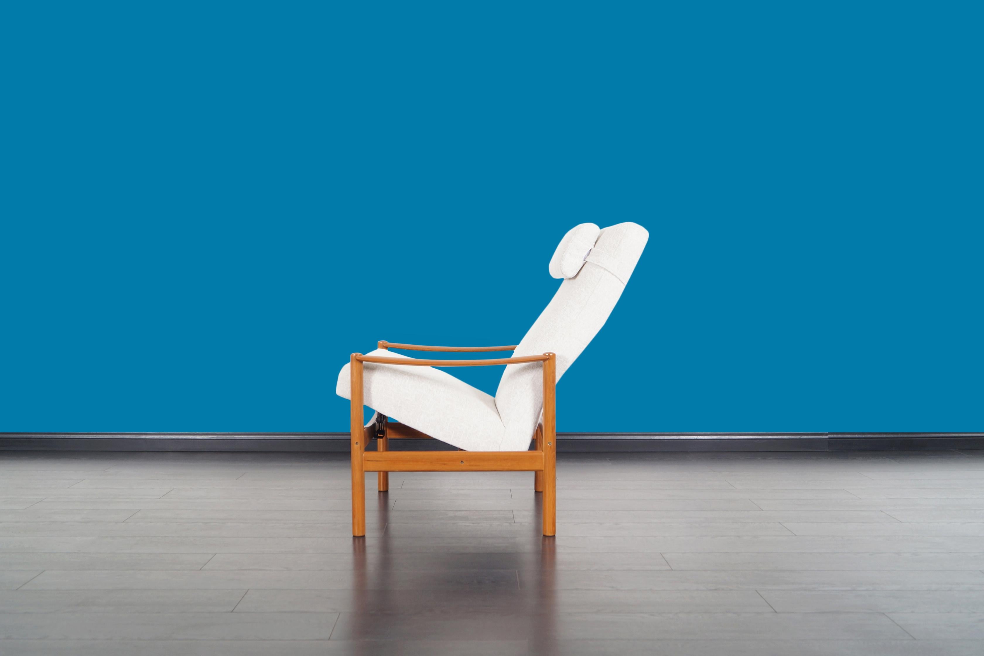 Chaise longue inclinable et pouf en teck de style danois moderne en vente 1