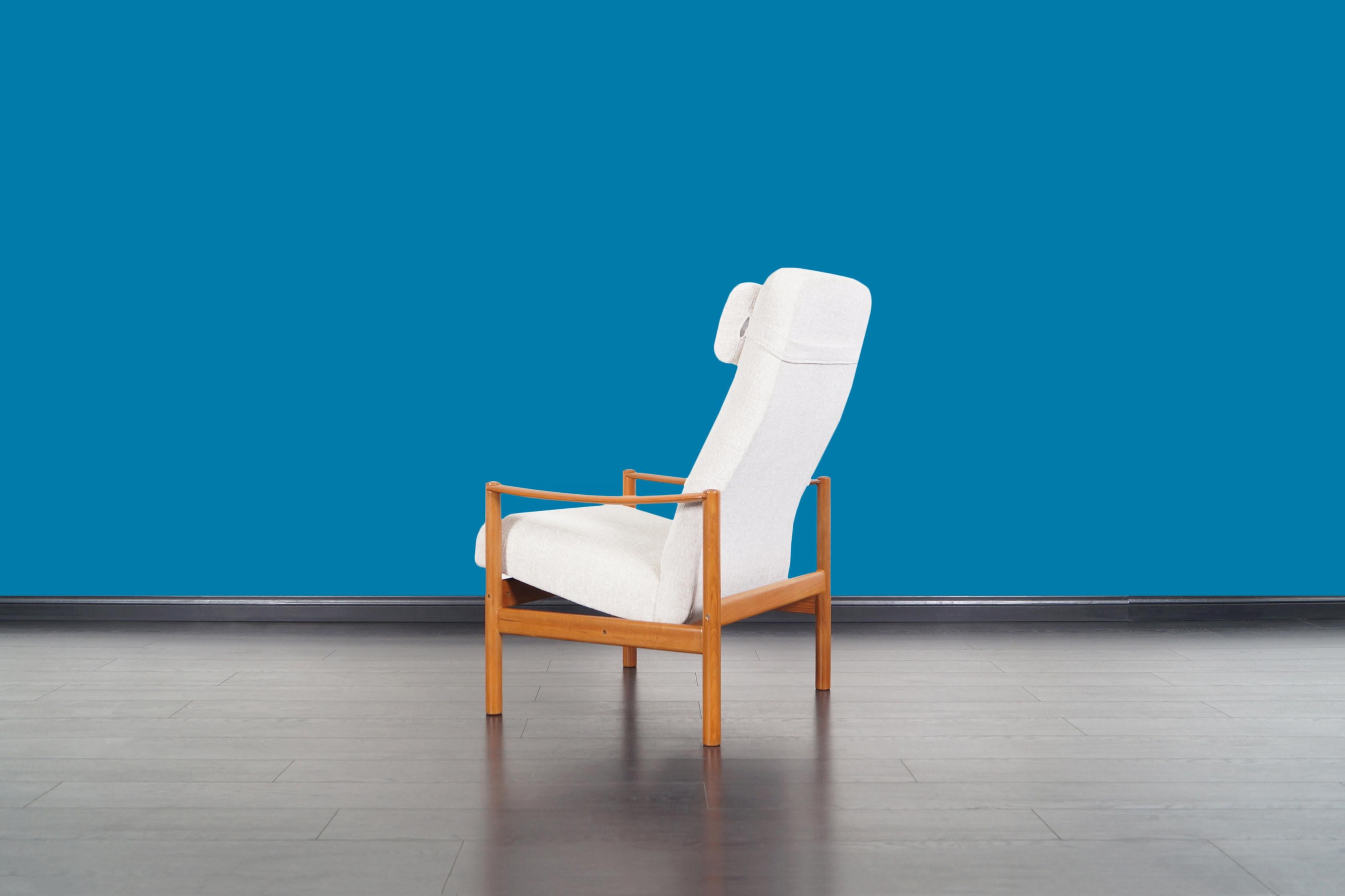 Chaise longue inclinable et pouf en teck de style danois moderne en vente 2