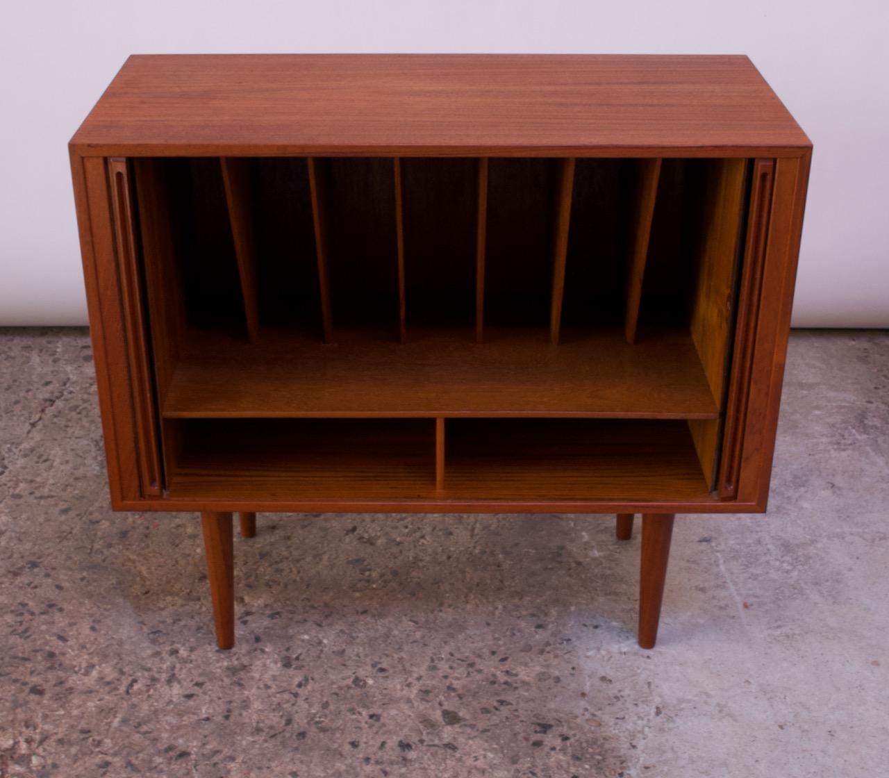 Danish Modern Teak Record Cabinet by Kai Kristiansen for Feldballes Møbelfabrik In Good Condition In Brooklyn, NY