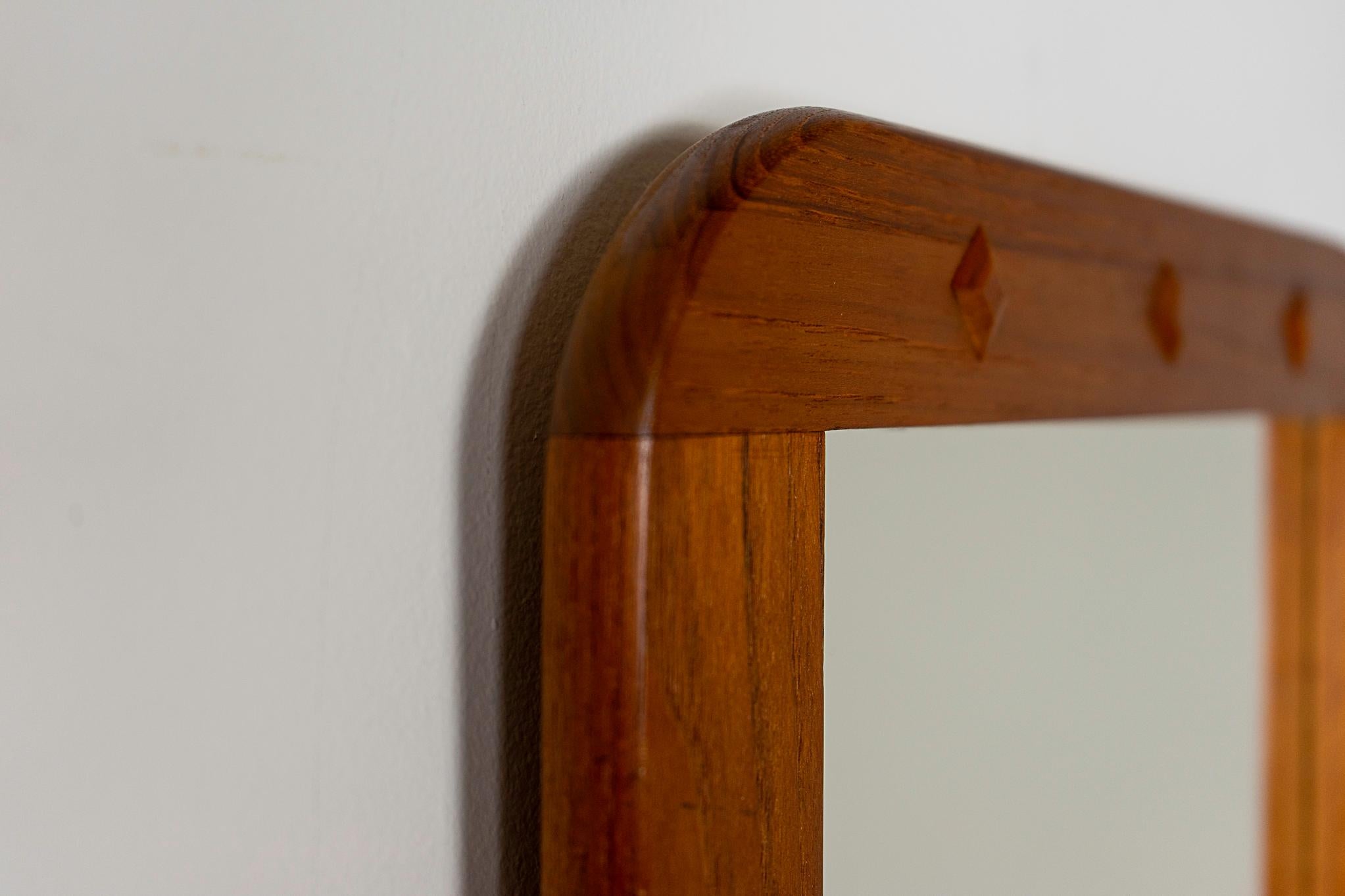 Danish Modern Teak Rectangular Wall Mirror In Good Condition For Sale In VANCOUVER, CA