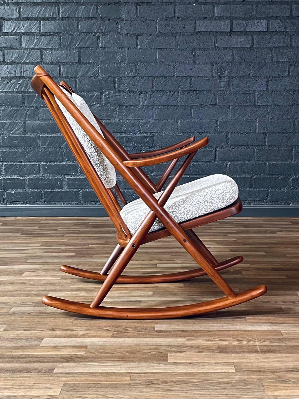 Danois Newly Refinished - Danish Modern Teak Rocking Chair by Frank Reenskaug en vente