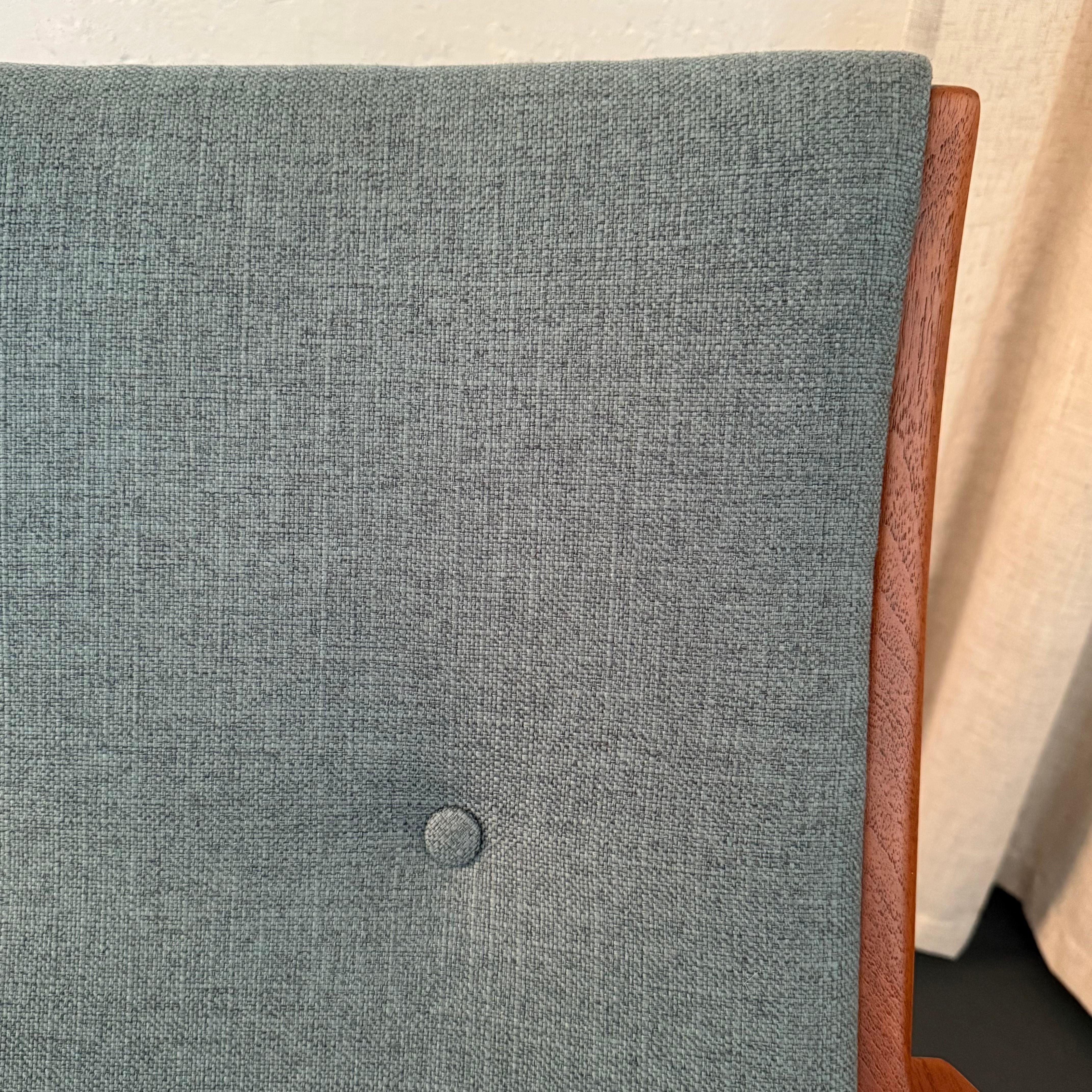 XX secolo Sedia a dondolo moderna in teak di Holger Georg Jensen per Tønder Møbelværk in vendita