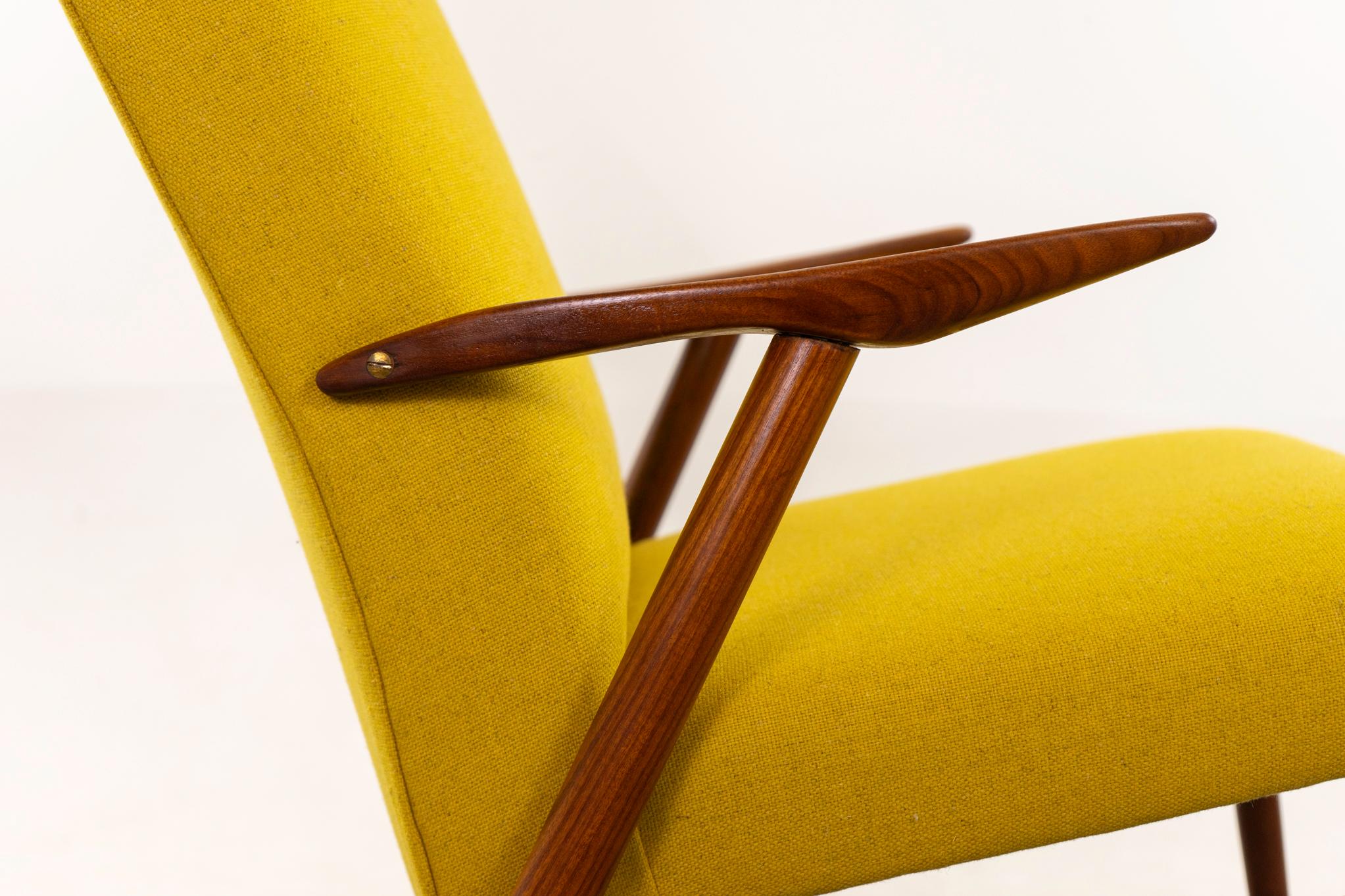 Metà XX secolo Sedia a dondolo moderna danese in teak in vendita