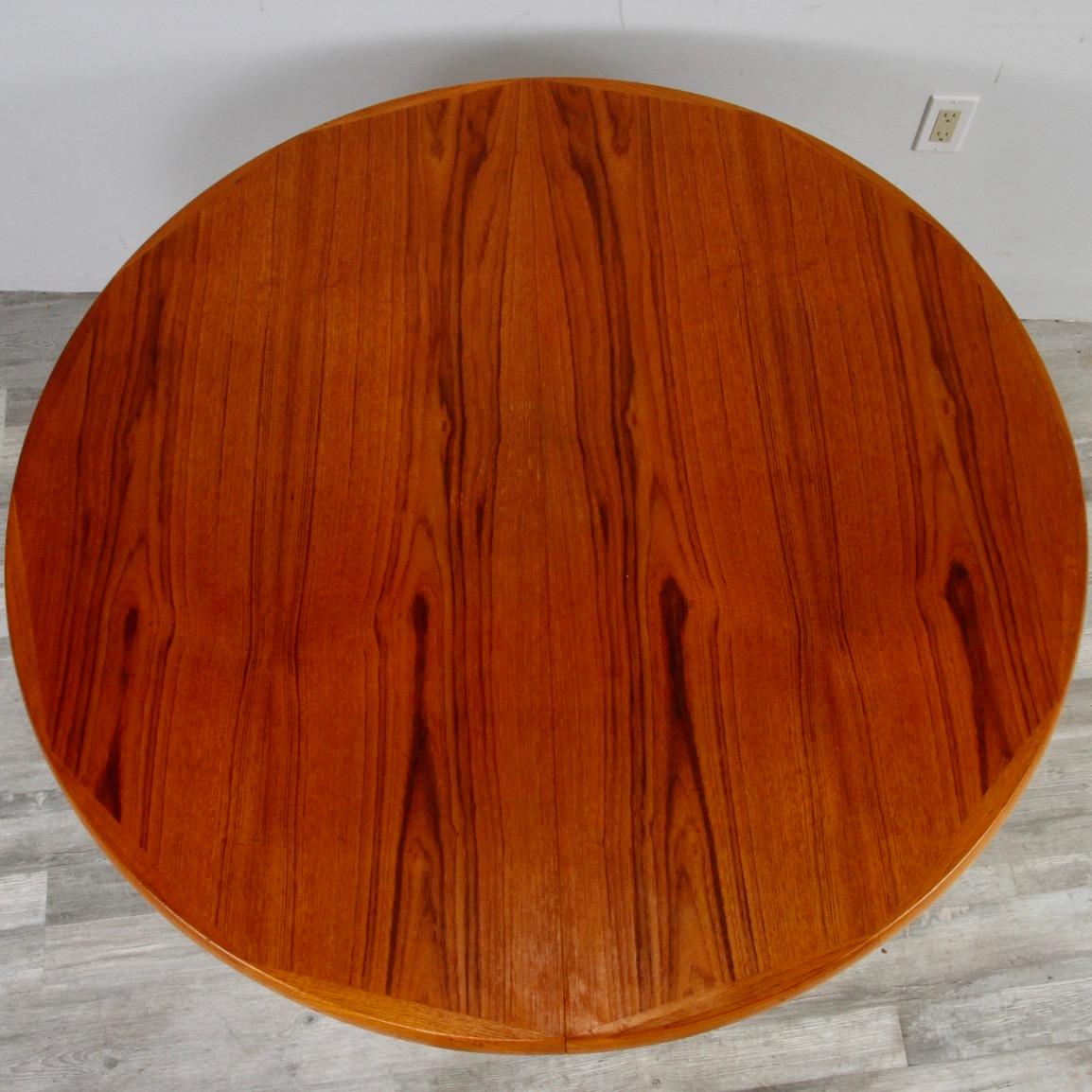 Mid-Century Modern Danish Modern Teak Round Dining Table for 4 For Sale