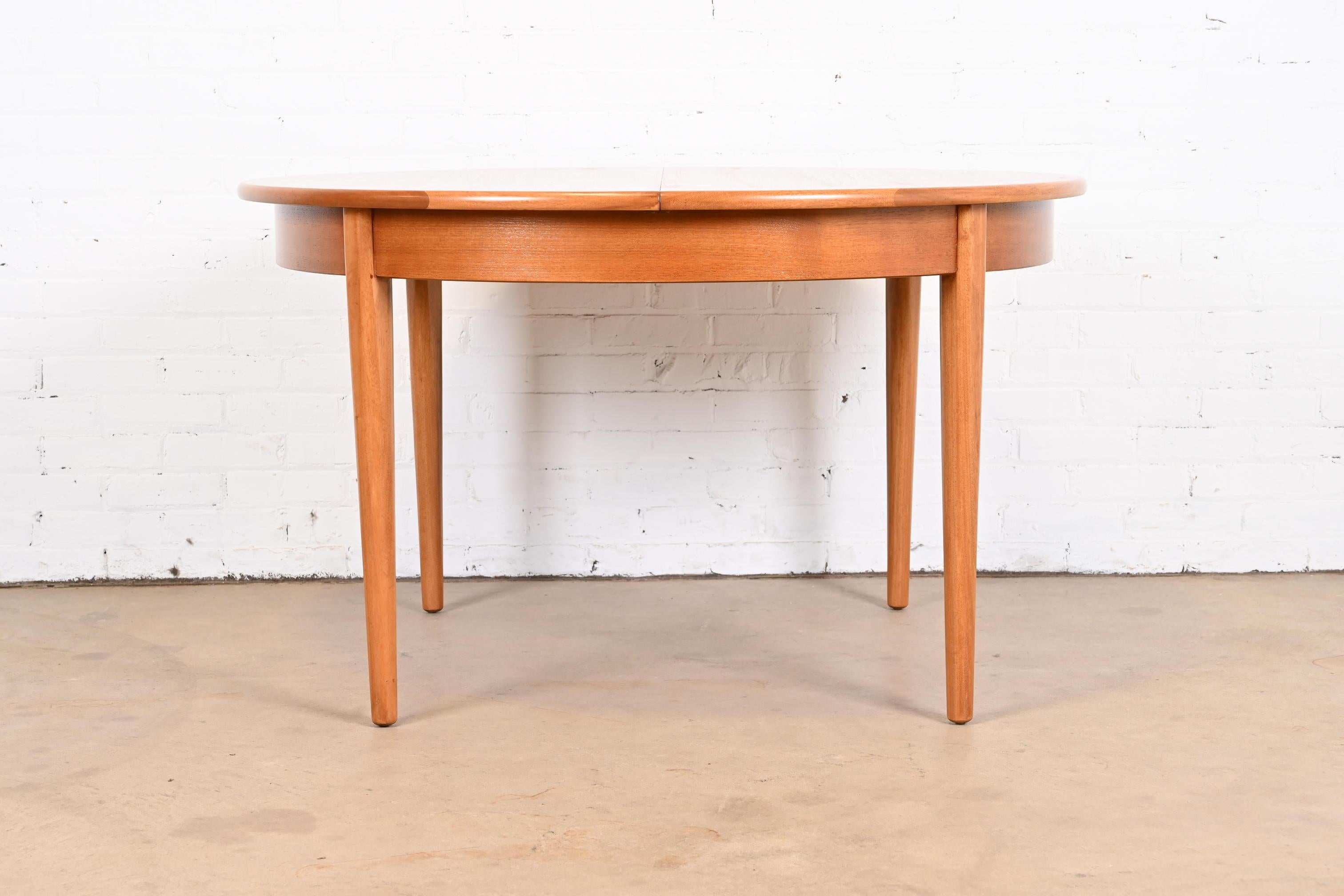 A gorgeous mid-century Danish Modern teak round dining table

In the manner of Harry Østergaard for Moreddi

Denmark, Circa 1960s

Measures: 48