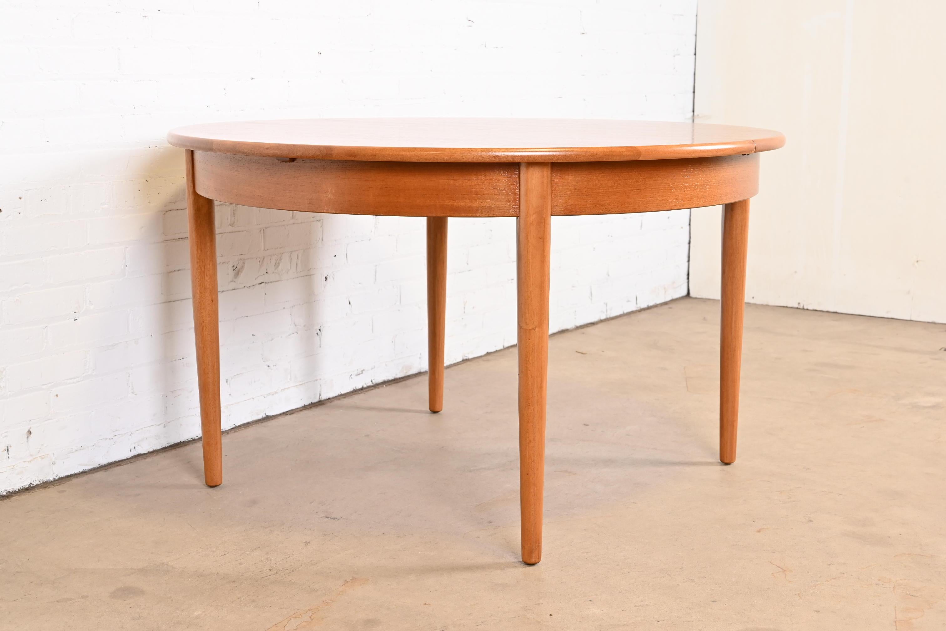 Danish Modern Teak Round Dining Table, Newly Refinished In Good Condition For Sale In South Bend, IN