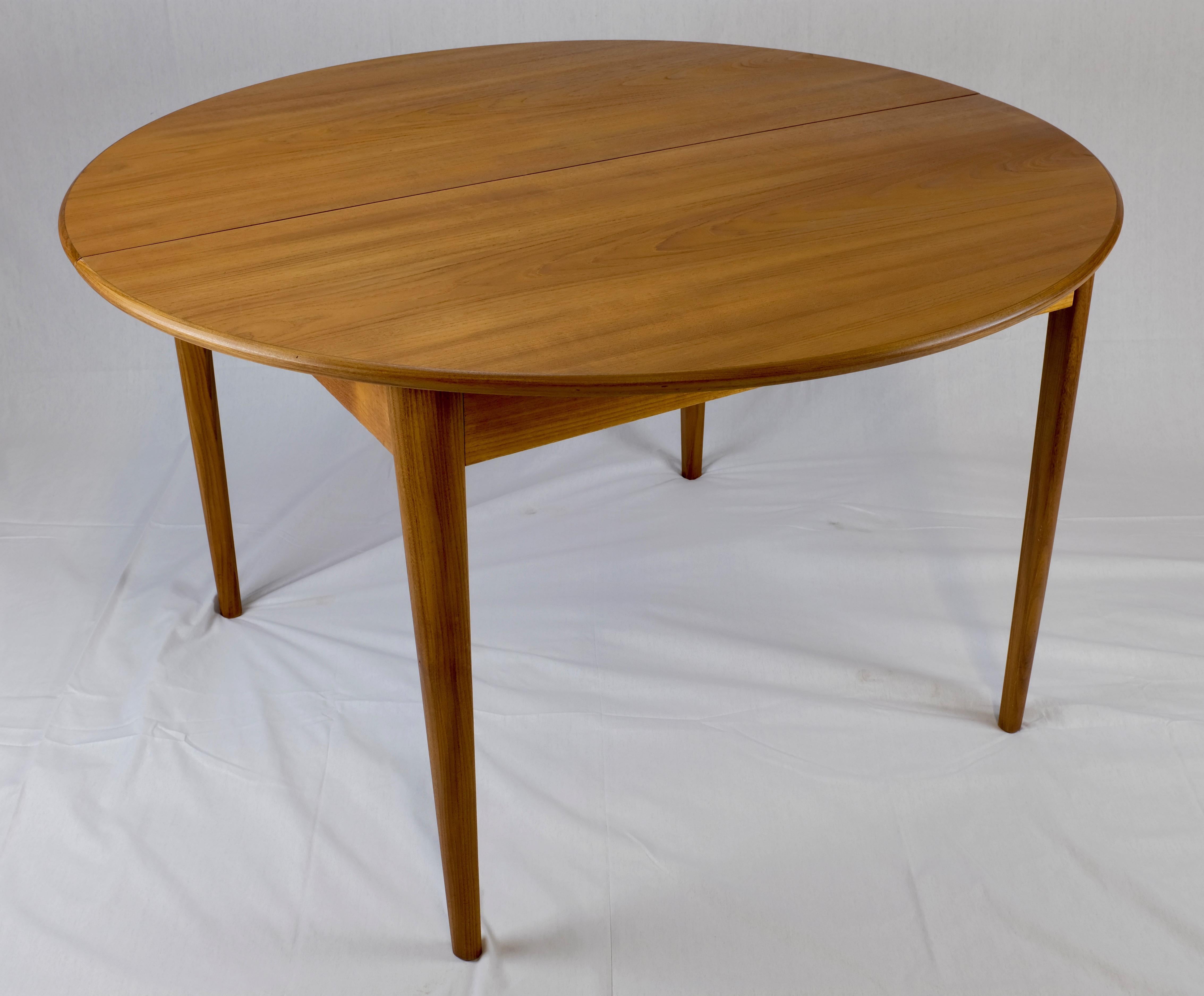 Scandinavian Modern Danish Modern Teak Round Dining Table with Butterfly Leaf