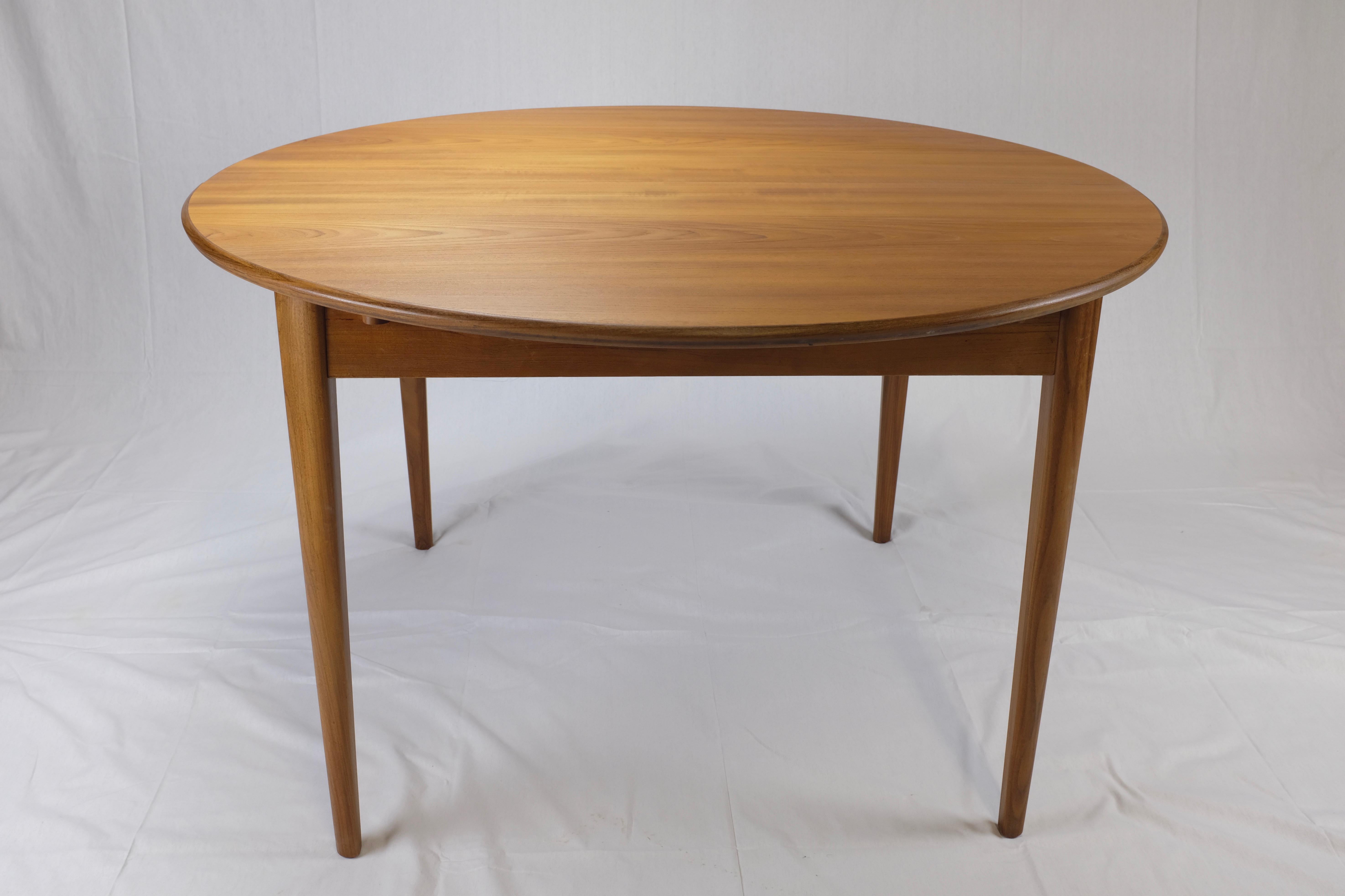 Mid-20th Century Danish Modern Teak Round Dining Table with Butterfly Leaf