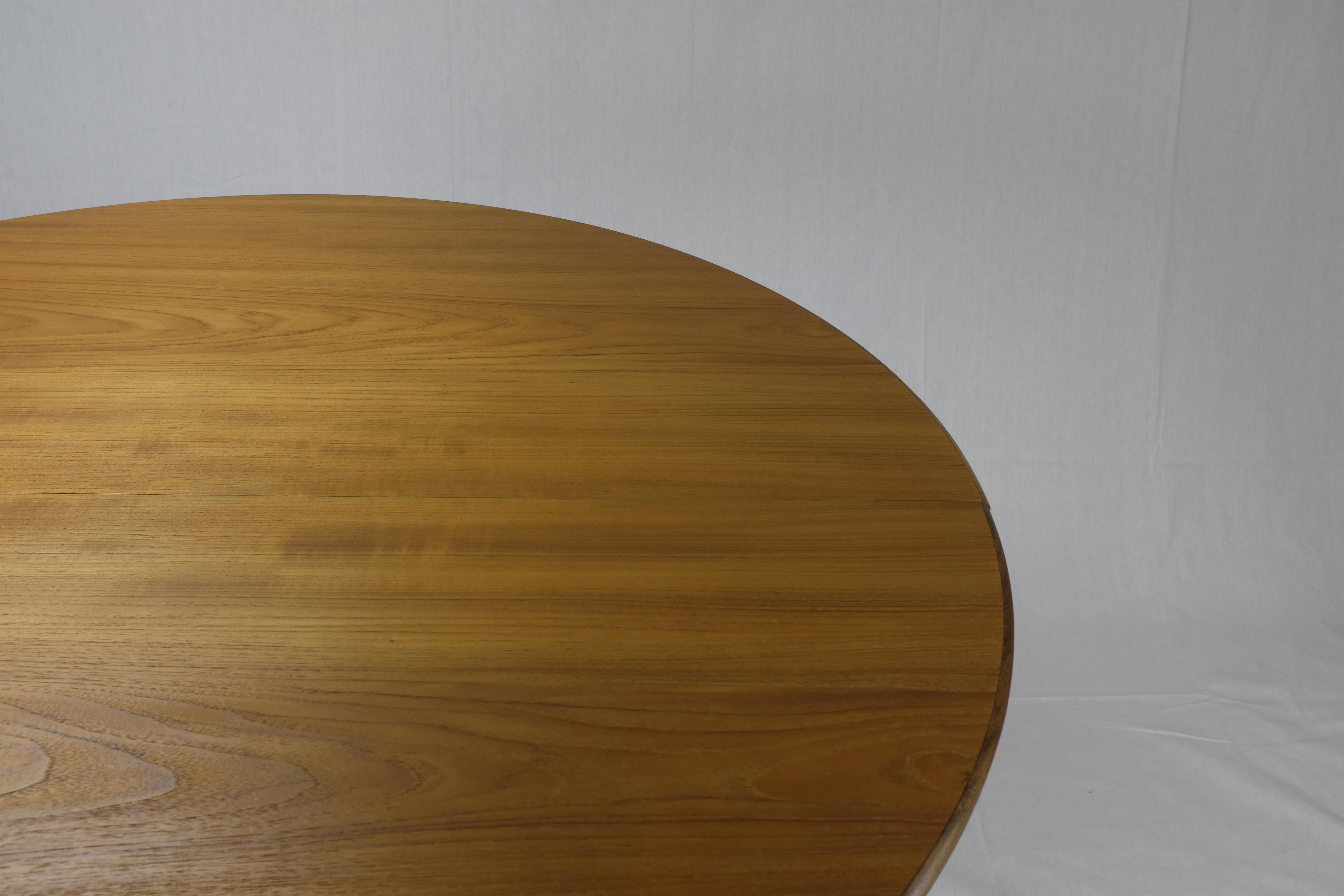 Danish Modern Teak Round Dining Table with Butterfly Leaf 2