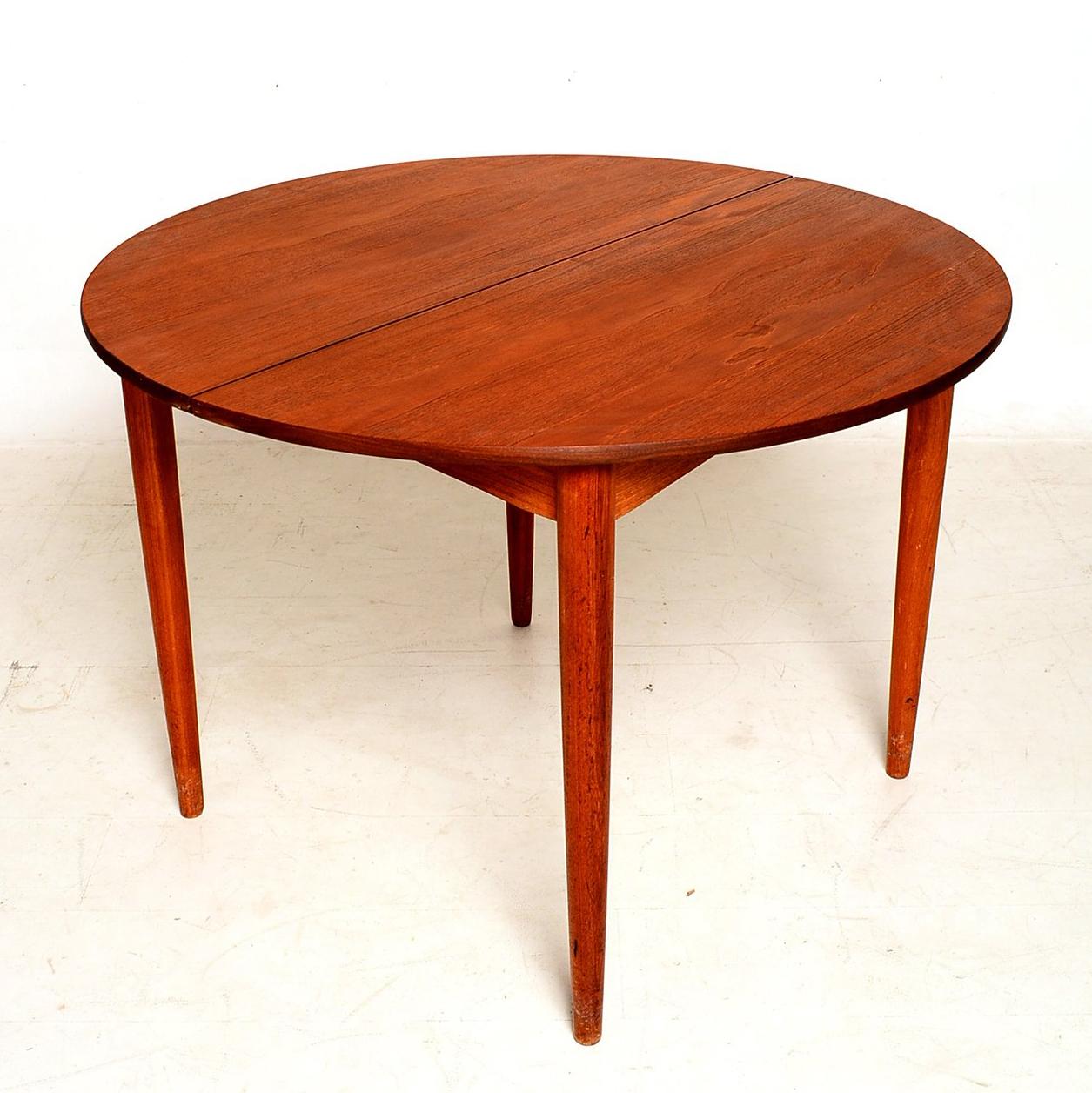 For your consideration a vintage Danish modern teak dining table.
The table has round shape with one extension ( 19 5/8