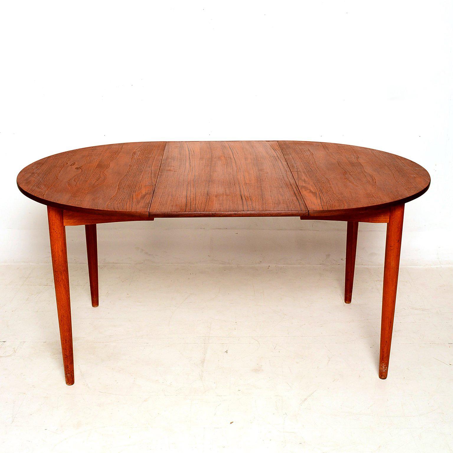 Mid-20th Century Danish Modern Teak Round Oval Dining Table