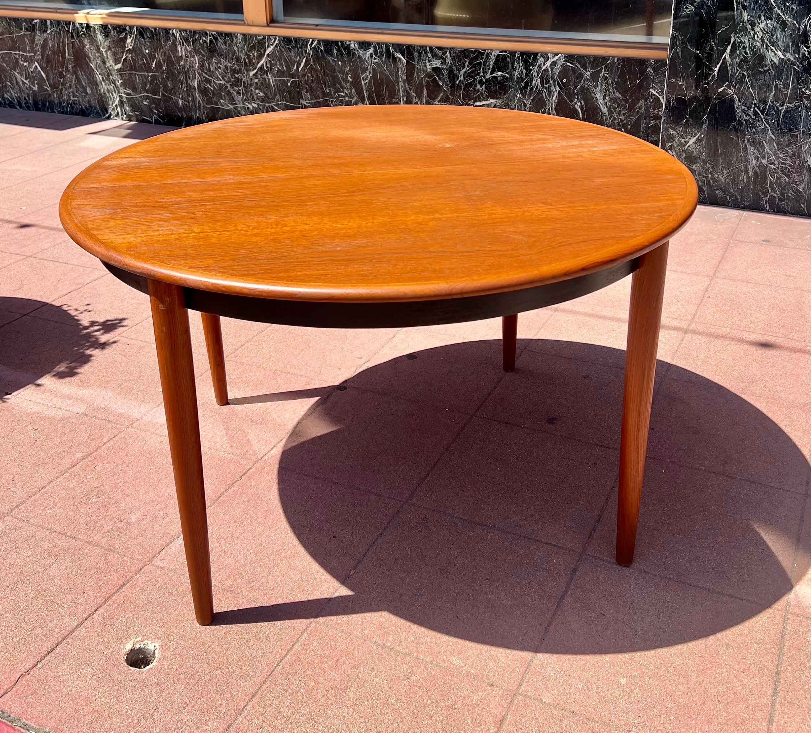 20th Century Danish Modern Teak Round/Oval Dining Table Refinished For Sale