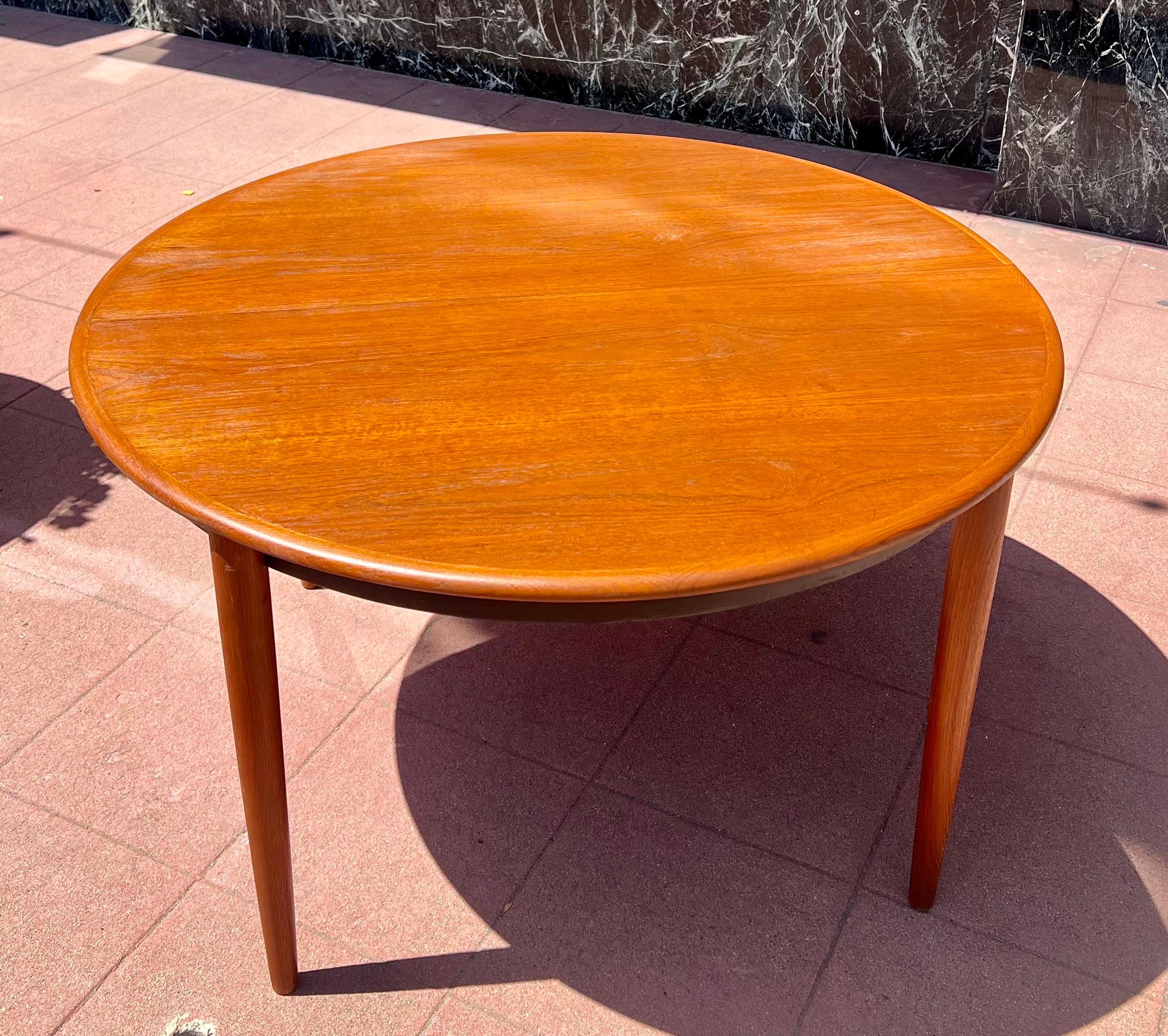 Danish Modern Teak Round/Oval Dining Table Refinished For Sale 1