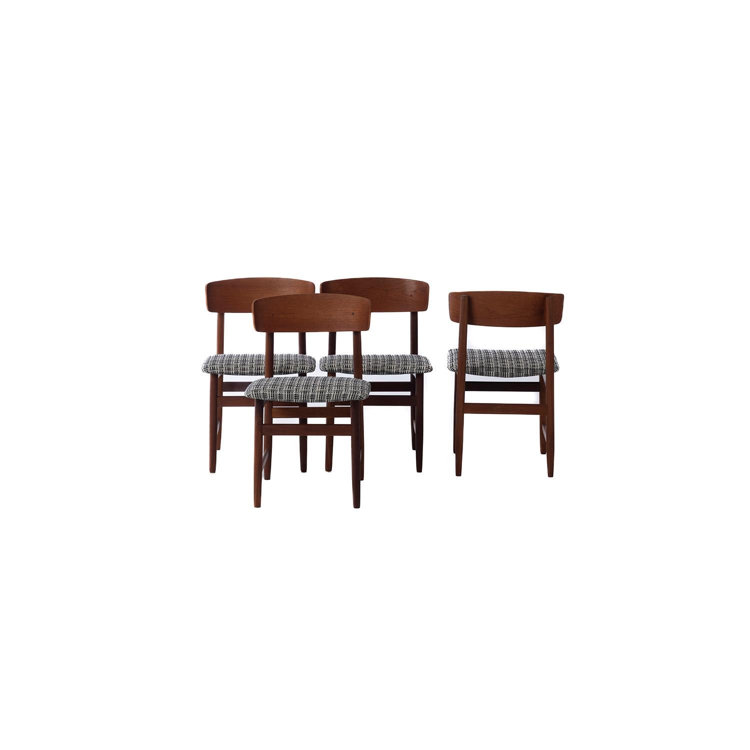 Scandinavian Danish Modern Teak Set of Four Dining Chairs