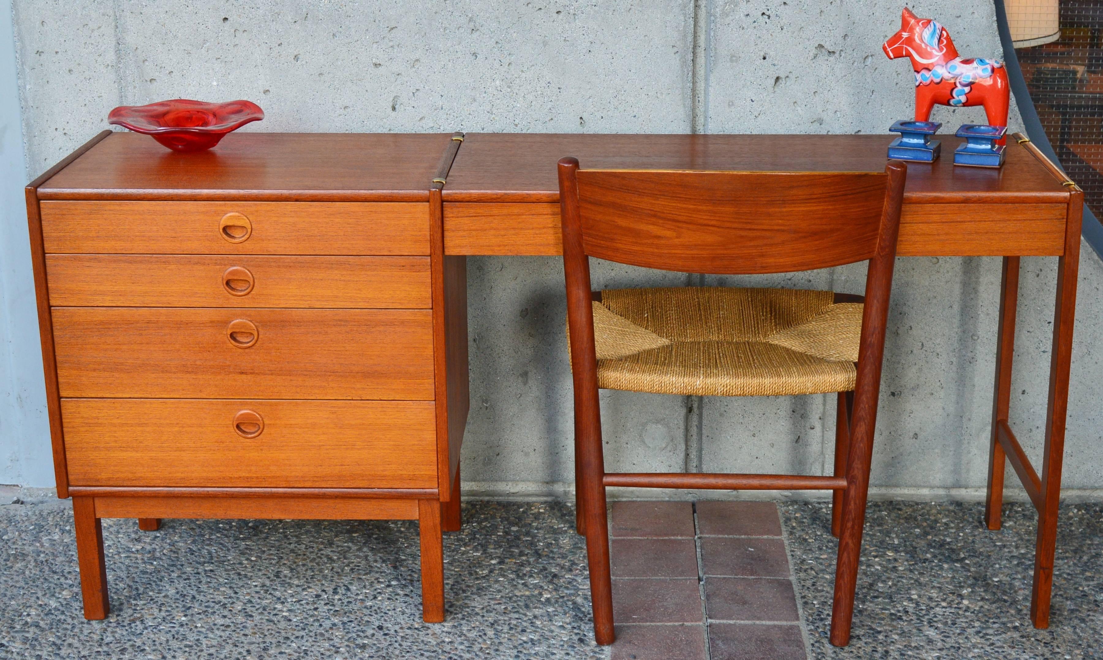 Danish Modern Teak Shallow Dresser with Clip-On Desktop Extension In Excellent Condition In New Westminster, British Columbia