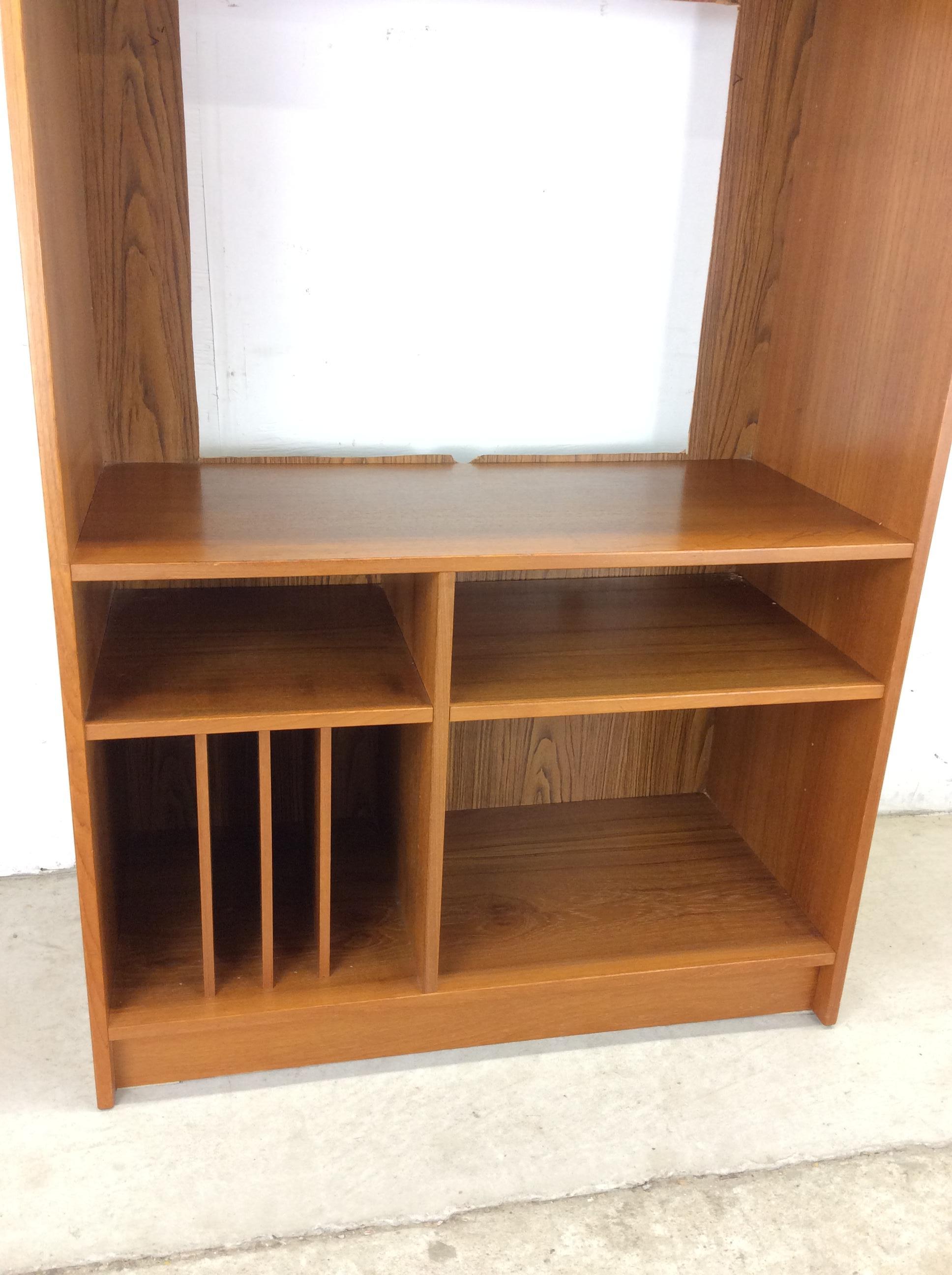 Scaffalatura moderna danese in teak con archivio verticale per dischi in vendita 5