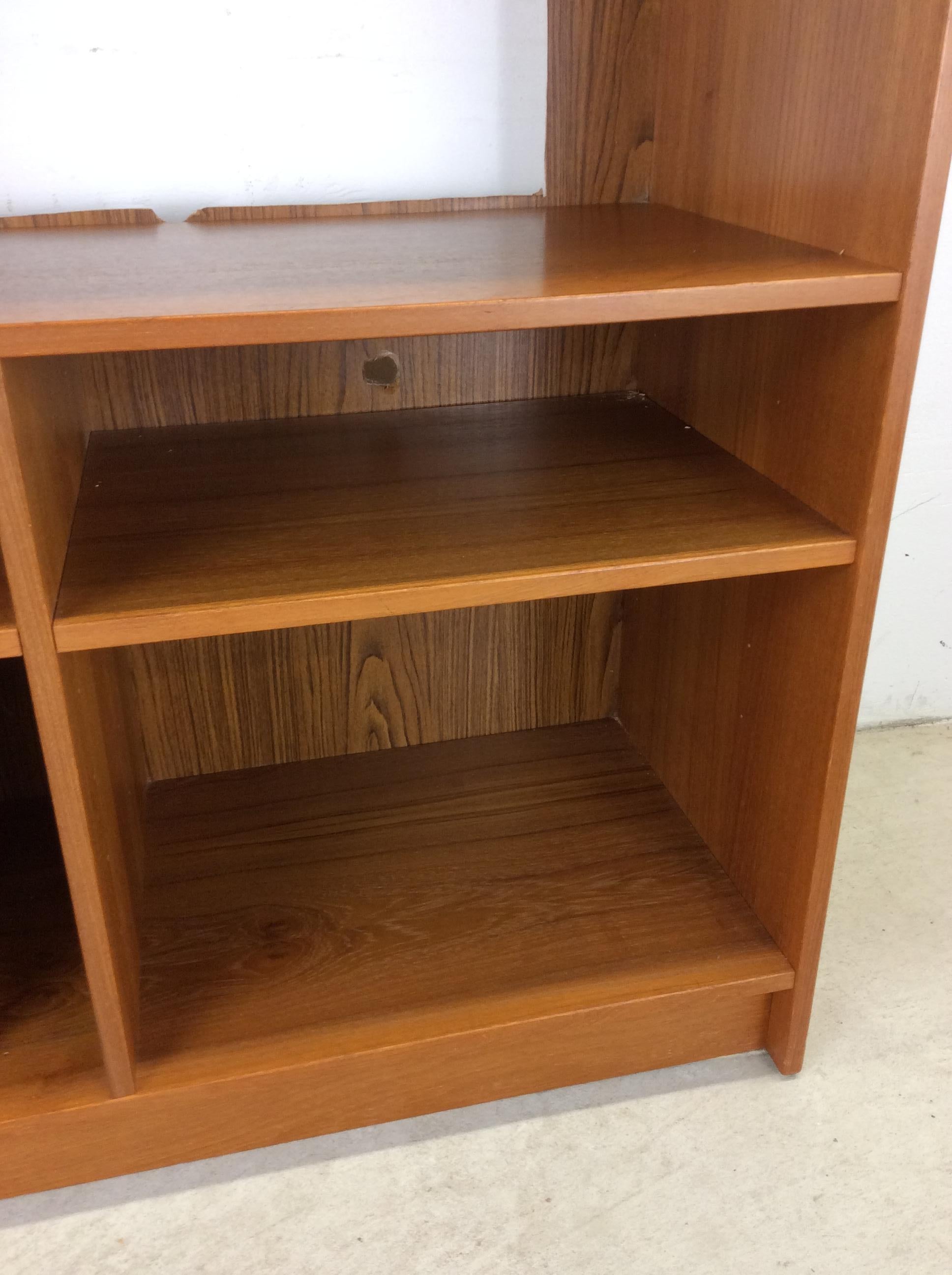Scaffalatura moderna danese in teak con archivio verticale per dischi in vendita 7