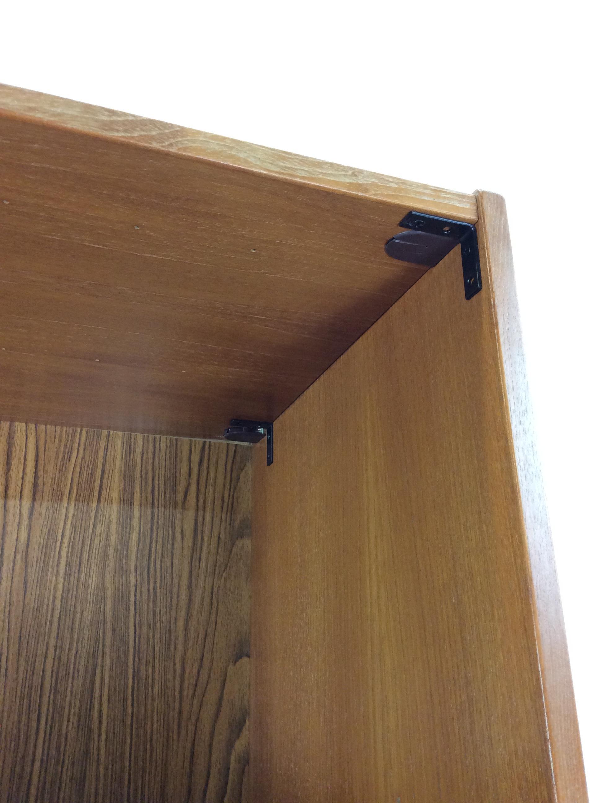 Scaffalatura moderna danese in teak con archivio verticale per dischi In condizioni discrete in vendita a Freehold, NJ
