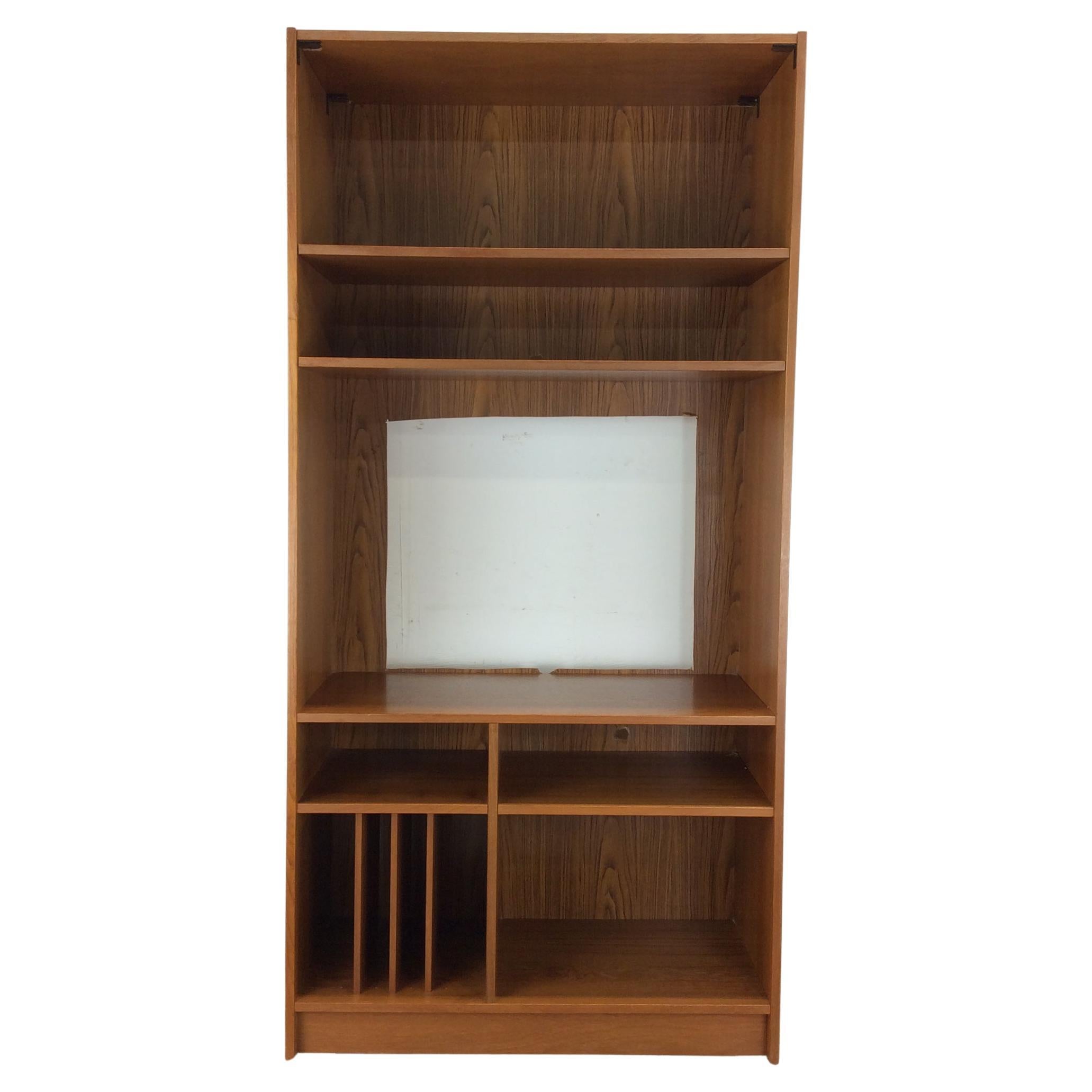 Scaffalatura moderna danese in teak con archivio verticale per dischi