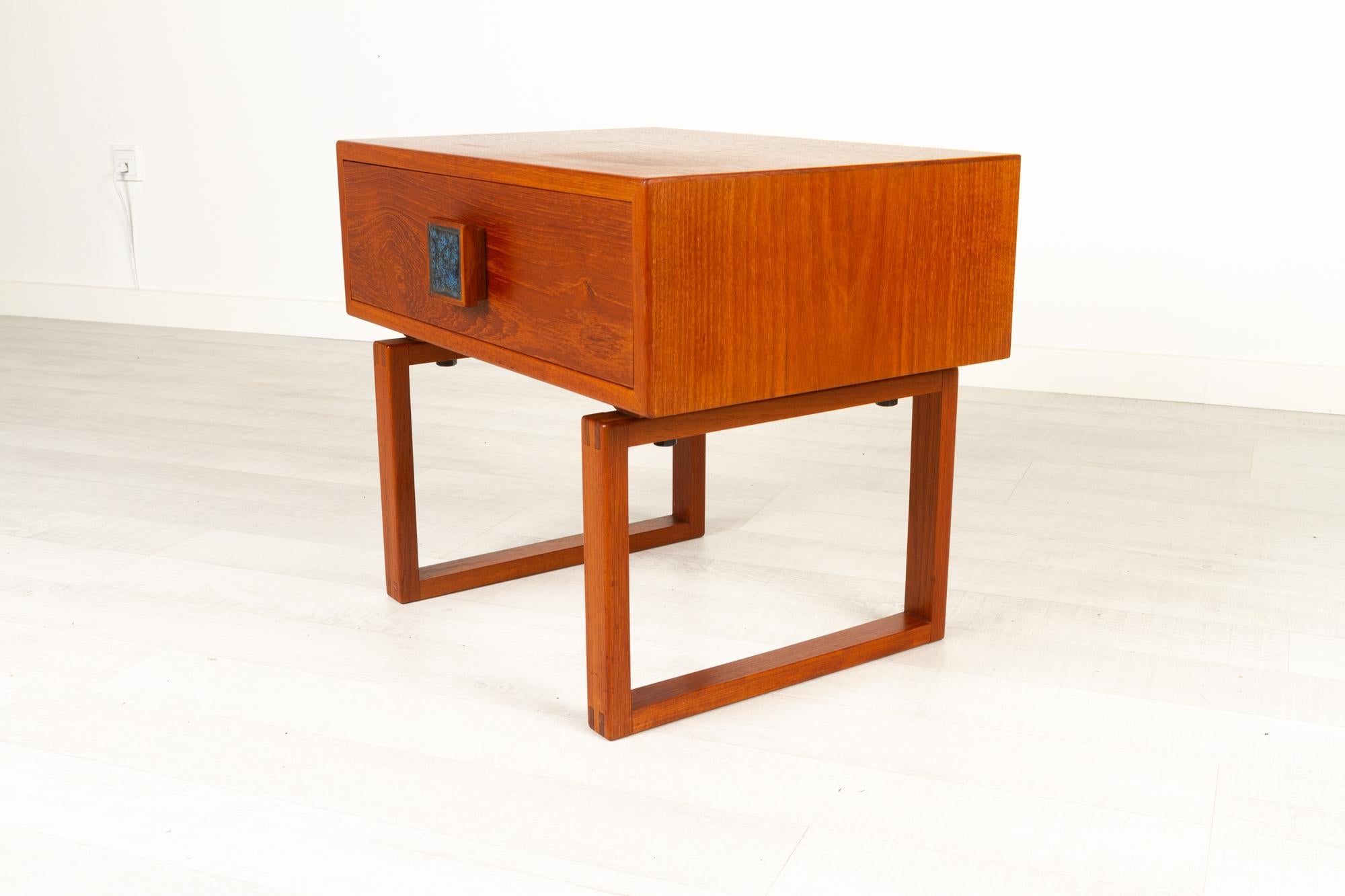 Danish Modern Teak Side Table, 1960s In Good Condition In Asaa, DK