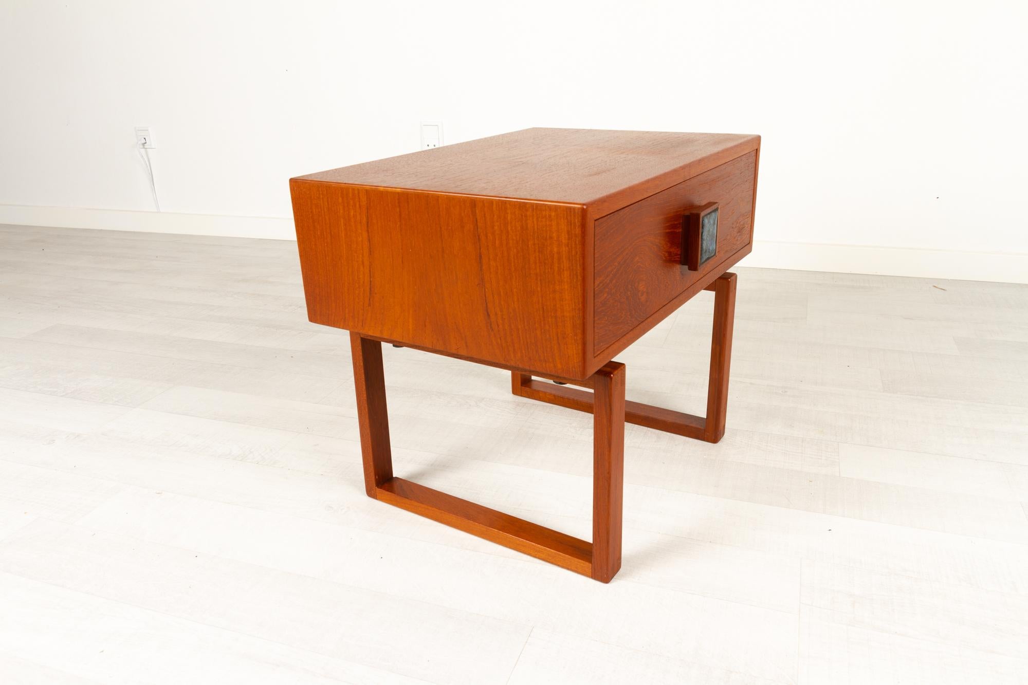 Danish Modern Teak Side Table, 1960s 1