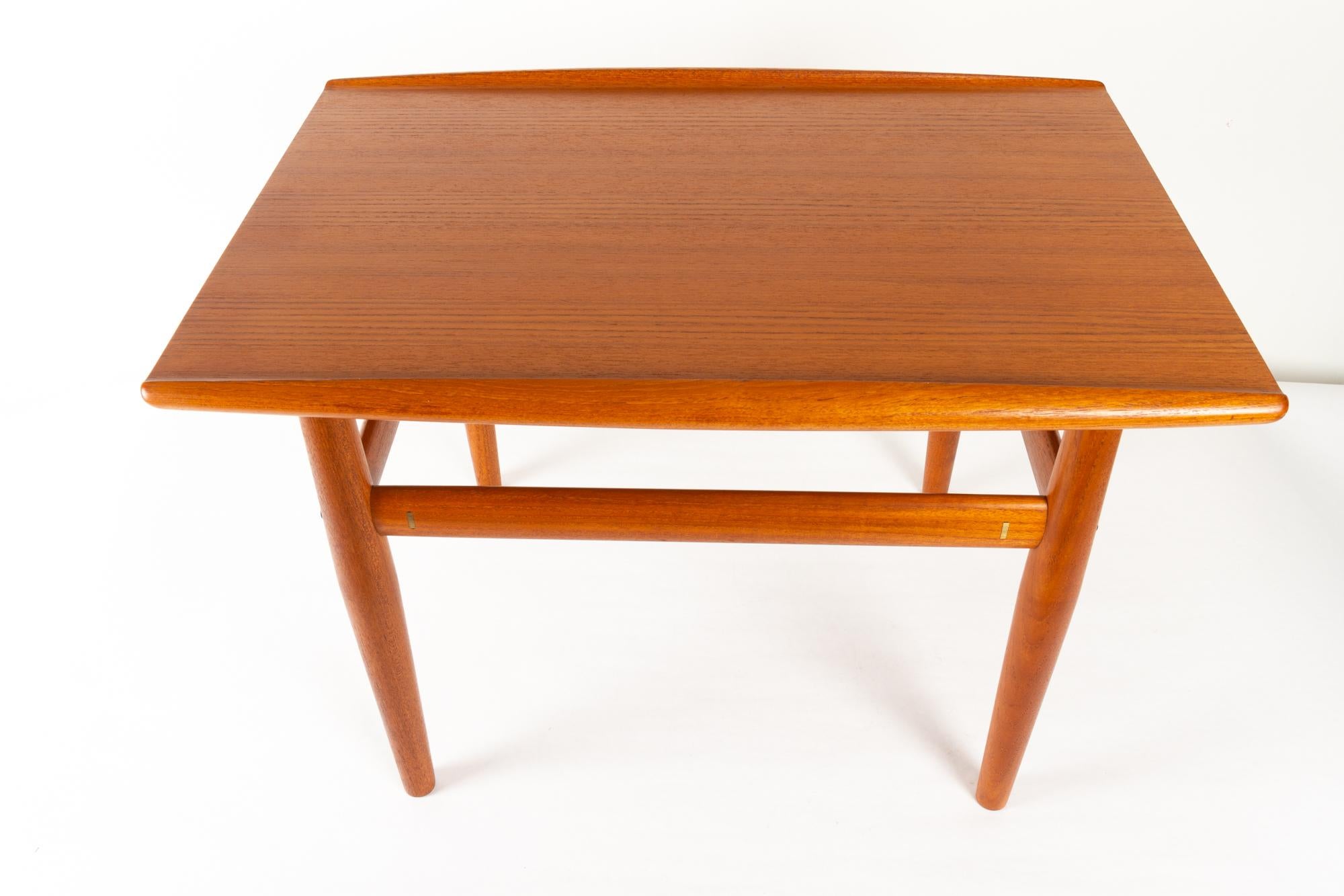Mid-Century Modern Danish Modern Teak Side Table by Grete Jalk for Glostrup Møbelfabrik, 1960s