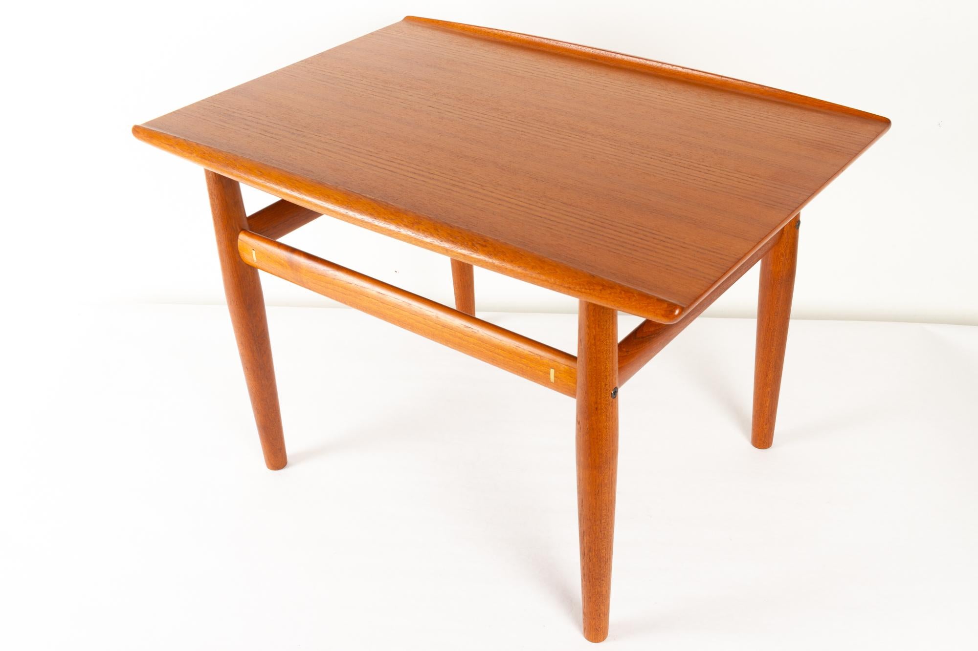 Danish Modern Teak Side Table by Grete Jalk for Glostrup Møbelfabrik, 1960s In Good Condition In Asaa, DK