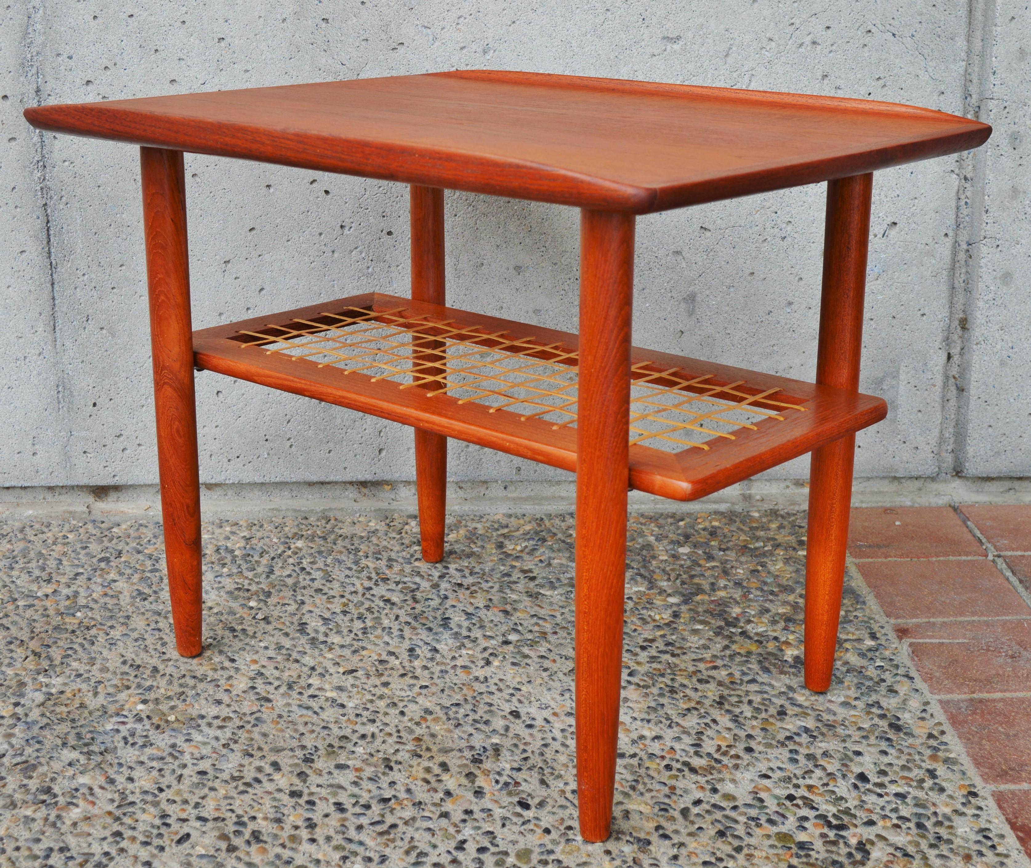 Danish Modern Teak Side Table Flared Edges, Lower Cane Shelf In Good Condition In New Westminster, British Columbia
