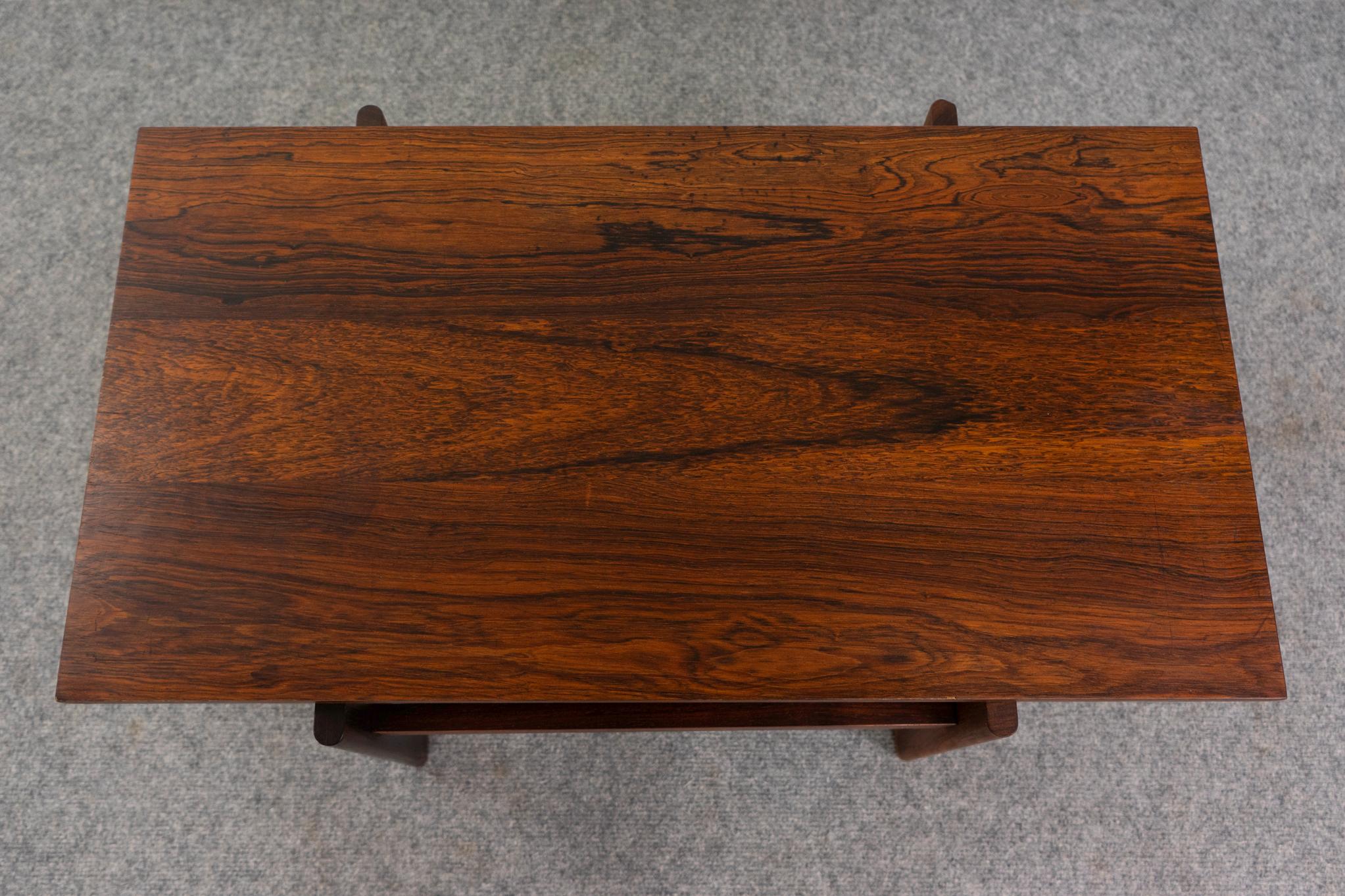 Danese Tavolino danese moderno in teak in vendita