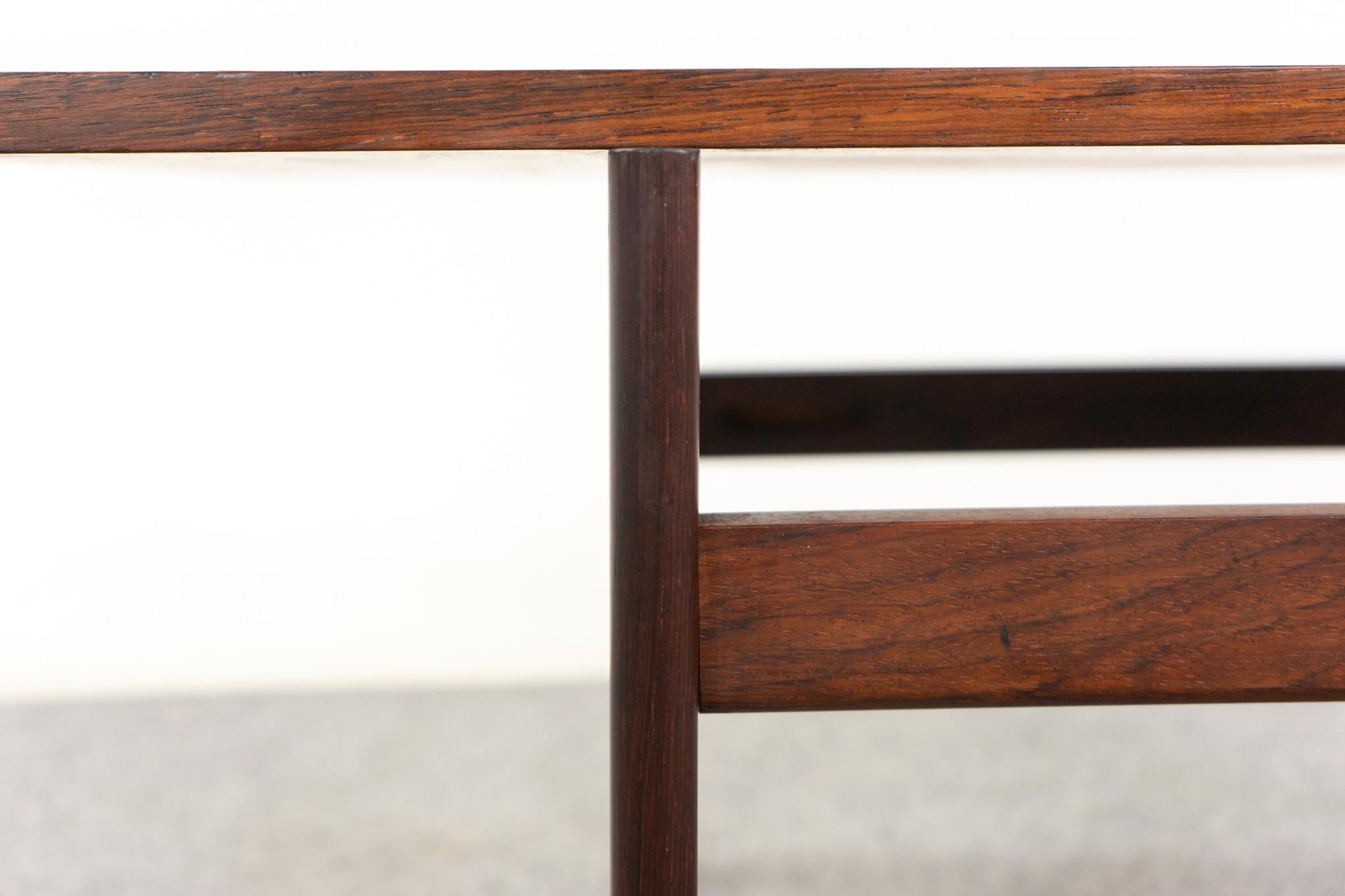 Metà XX secolo Tavolino danese moderno in teak in vendita