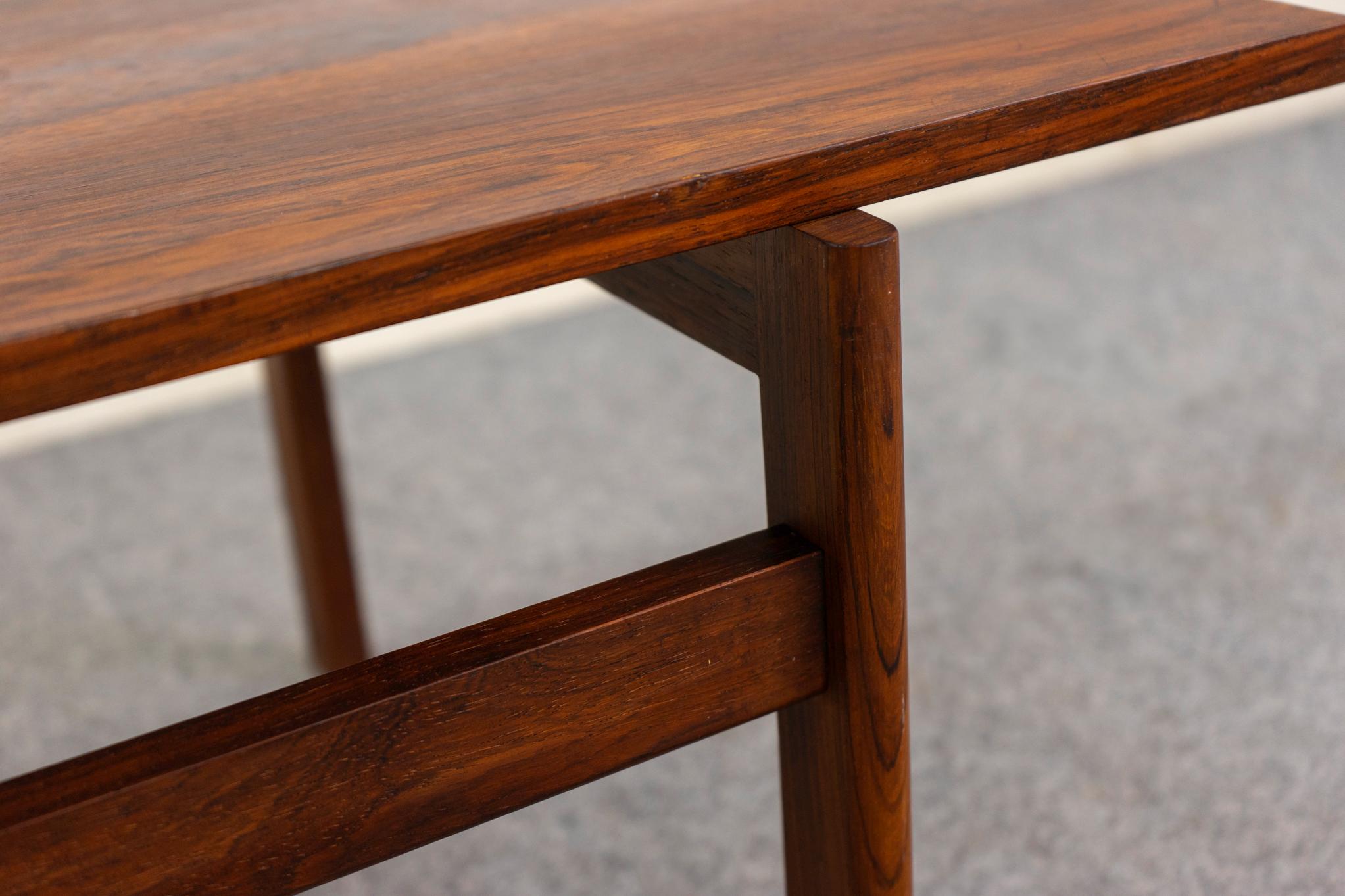 Palissandro Tavolino danese moderno in teak in vendita