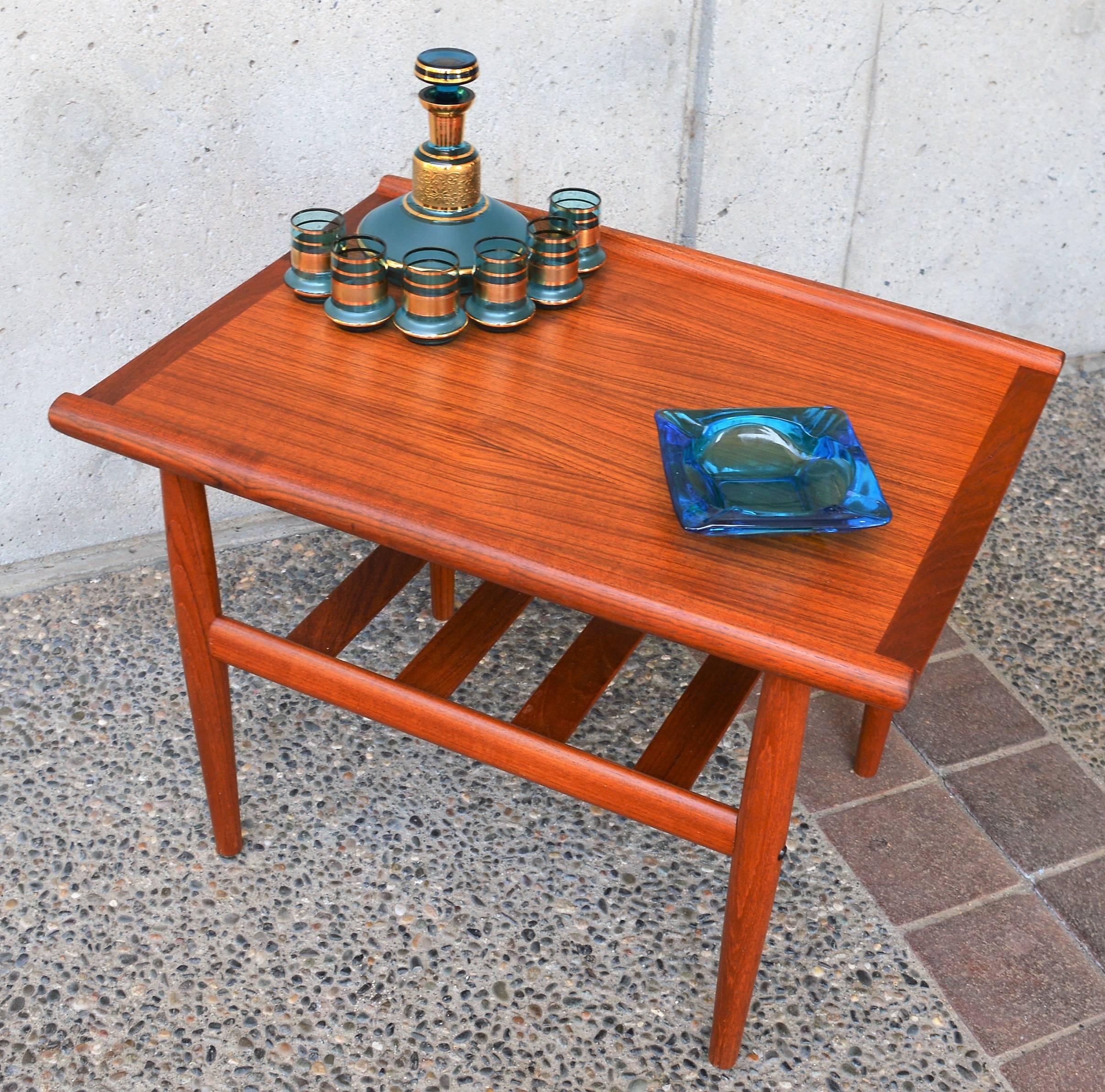 Mid-20th Century Danish Modern Teak Side Table with Flared Edges & Slat Shelf in Style of Jalk