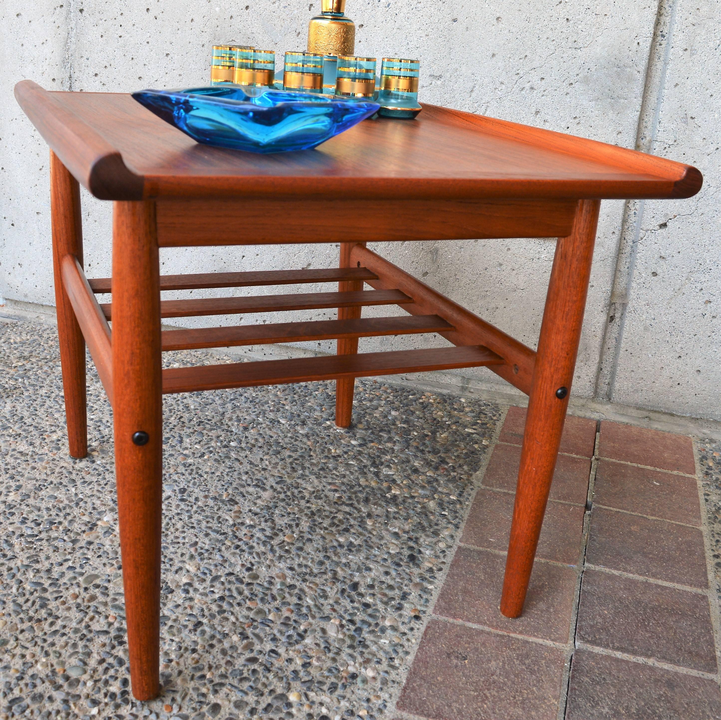 Danish Modern Teak Side Table with Flared Edges & Slat Shelf in Style of Jalk 1