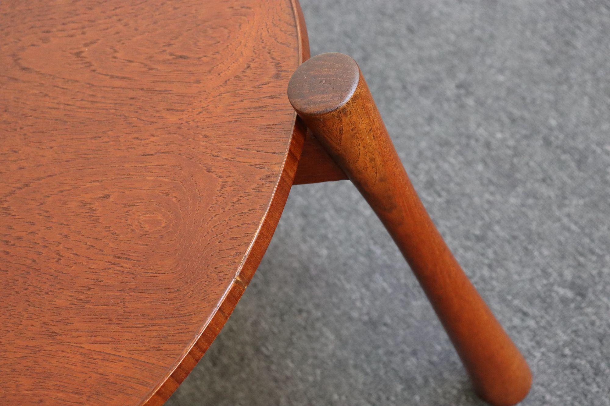 Table d'appoint moderne danoise en teck avec plateau amovible et base pliable en vente 4