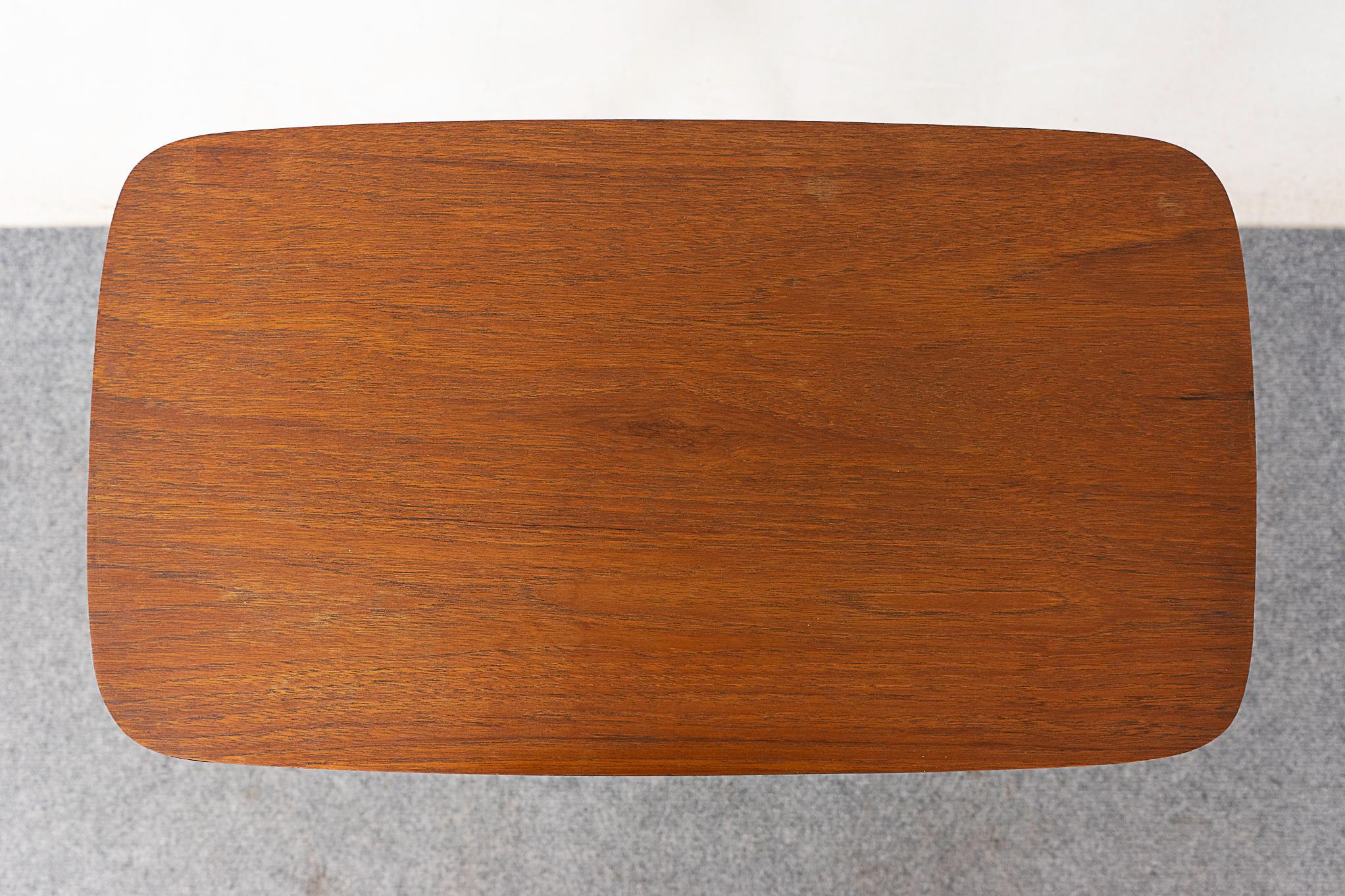 Veneer Danish Modern Teak Side Table with Shelf For Sale