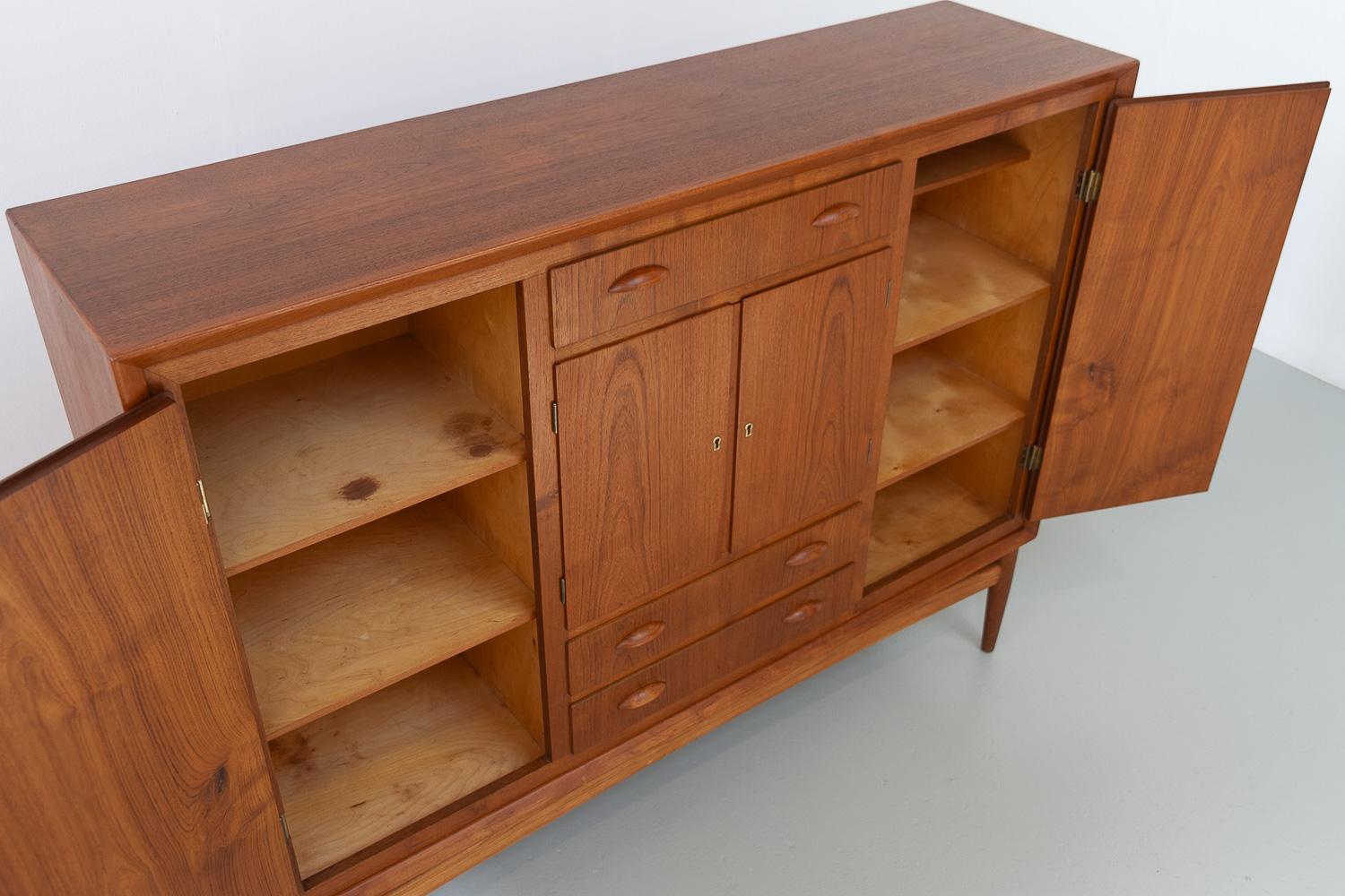Danish Modern Teak Sideboard, 1950s. For Sale 5