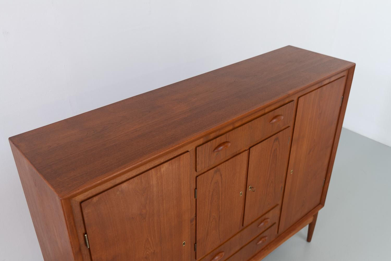 Danish Modern Teak Sideboard, 1950s. For Sale 6