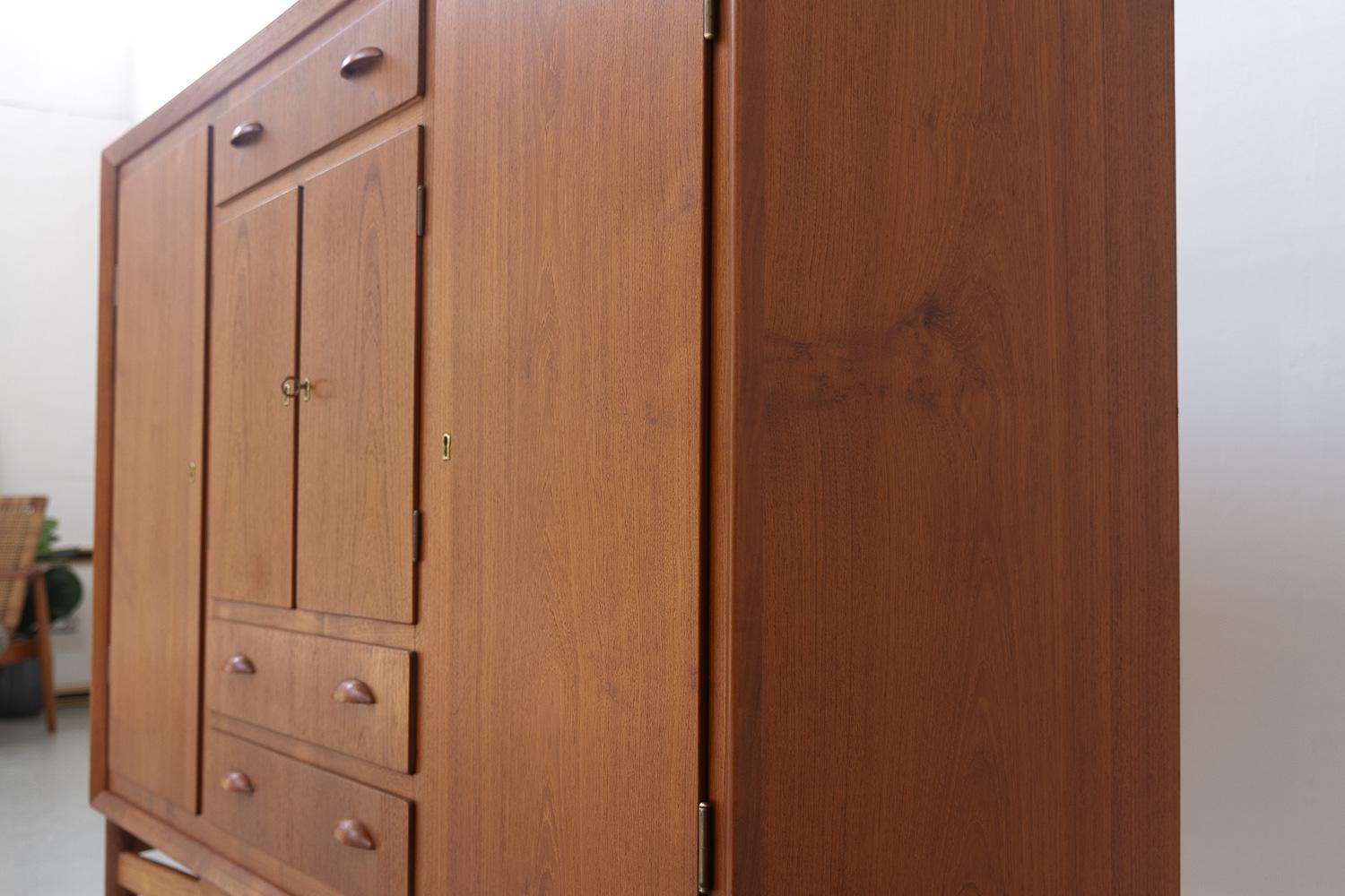 Danish Modern Teak Sideboard, 1950s. For Sale 11