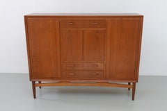 Buffet moderne danois en teck, années 1950.