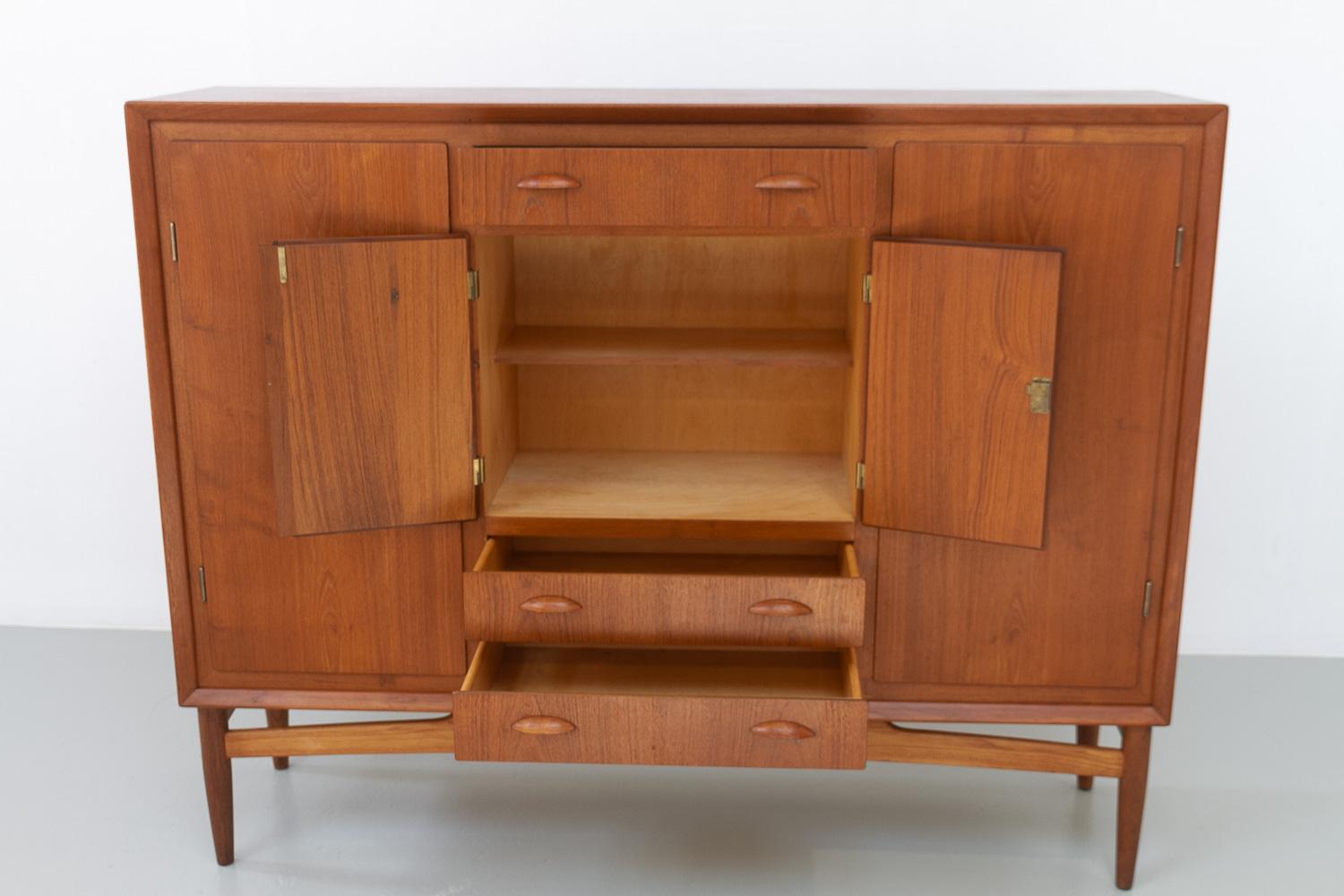 Danish Modern Teak Sideboard, 1950s. For Sale 1