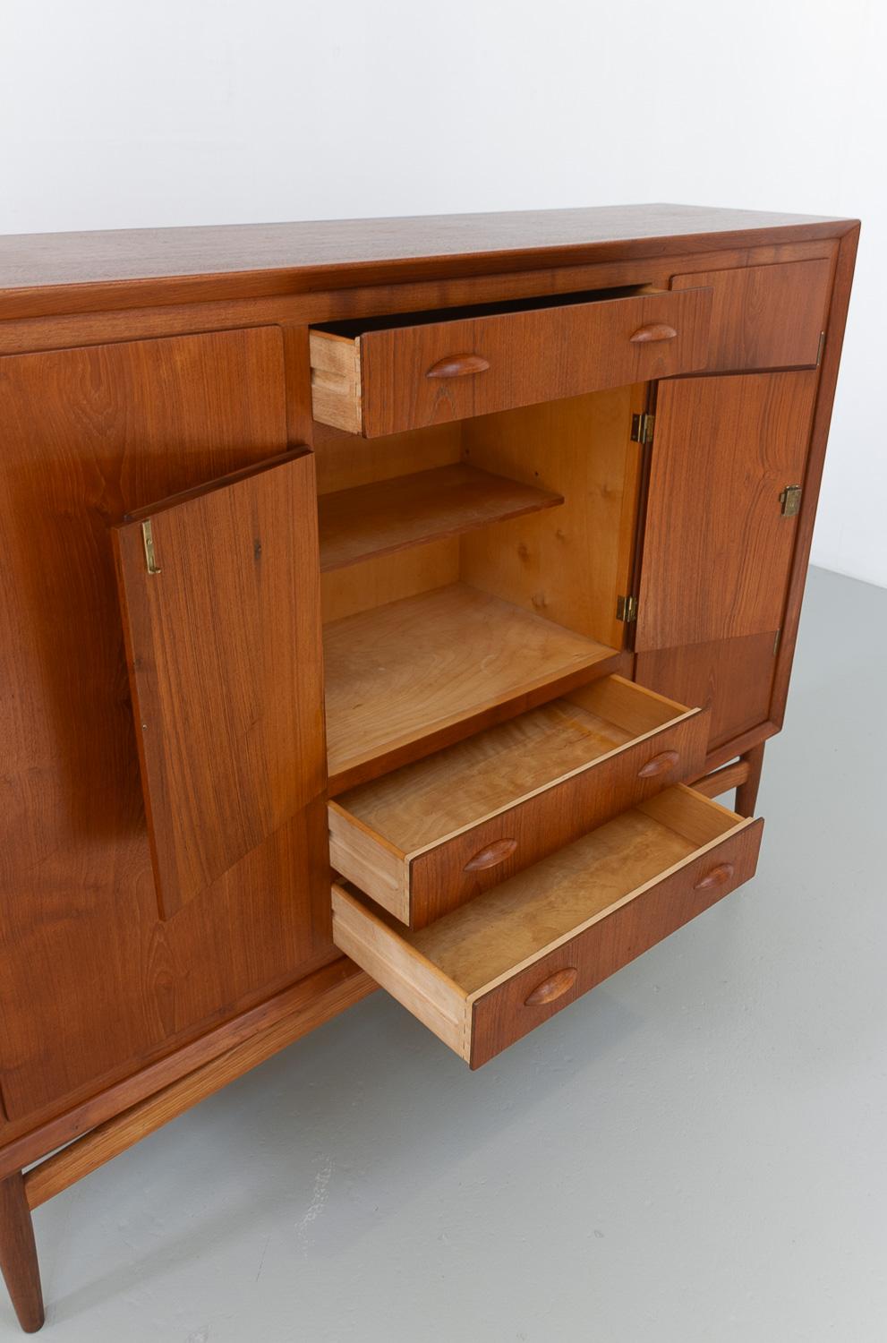 Danish Modern Teak Sideboard, 1950s. For Sale 3