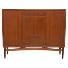 Buffet moderne danois en teck, années 1950.
