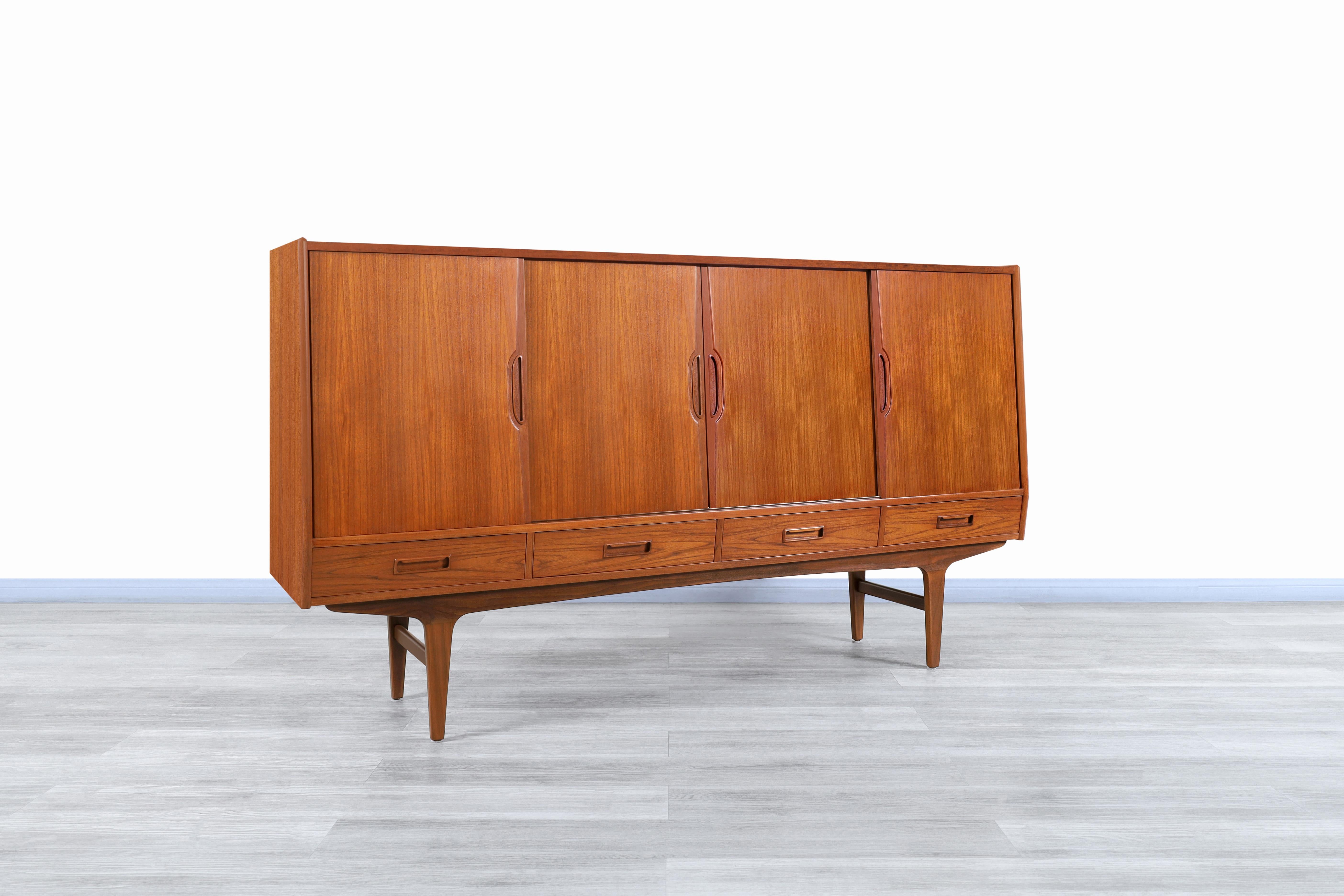 Wonderful Danish modern teak sideboard designed by Børge Seindal for P. Westergaard Møbelfabrik in Denmark, circa 1960s. This sideboard has been constructed from the highest quality teak wood and features a minimalist design that focuses on