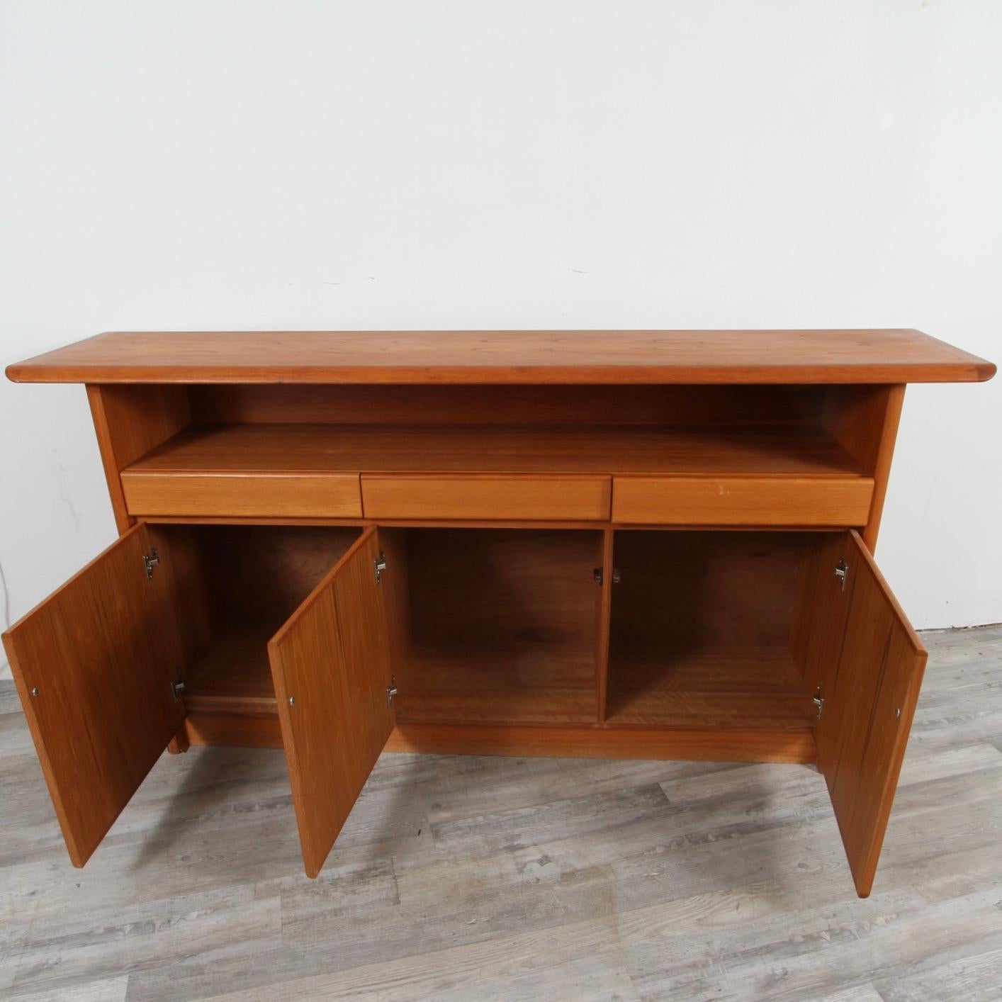Danish Modern Teak Sideboard by Nordic In Good Condition For Sale In New London, CT