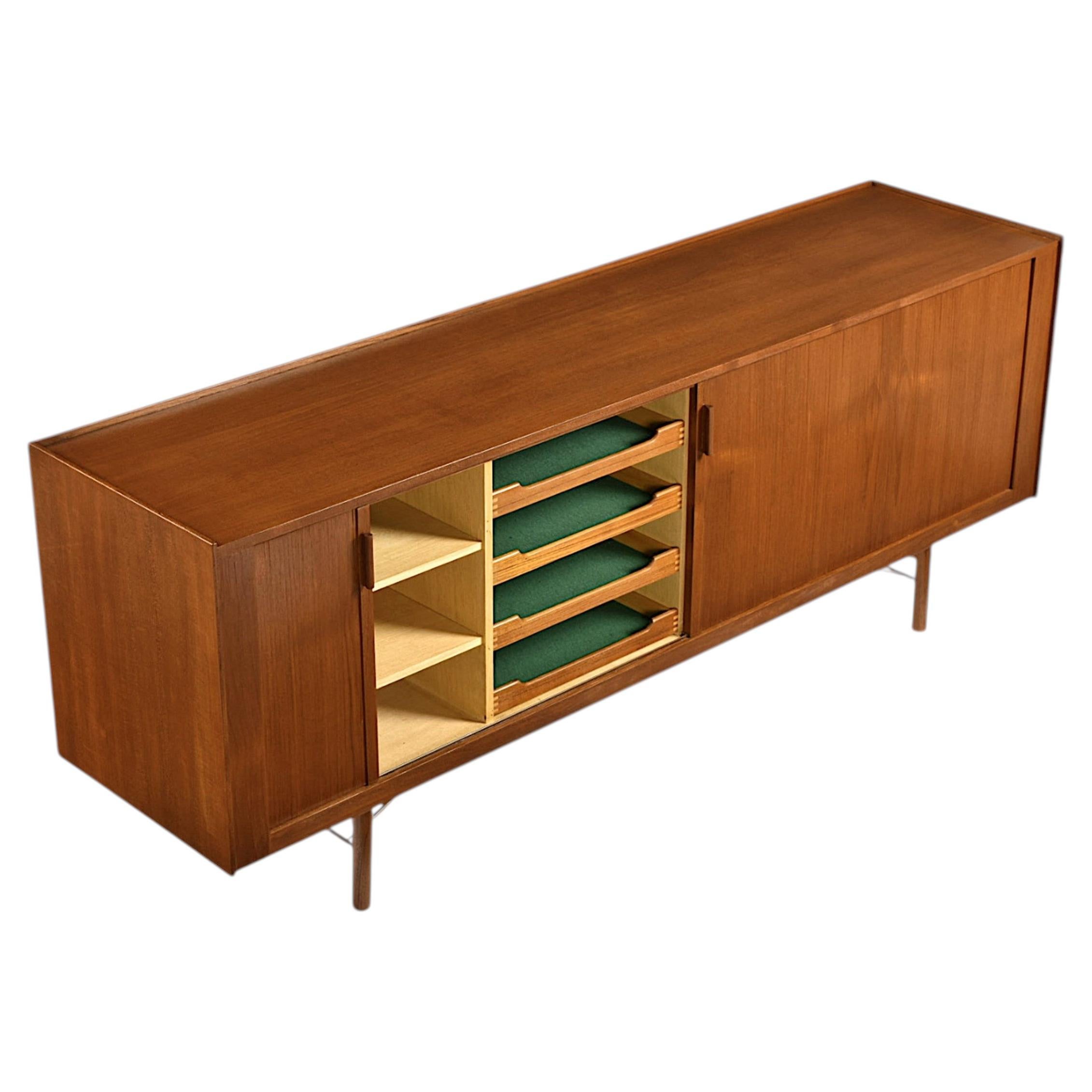 Credenza moderna danese in teak di Ib Kofod-Larsen, anni '50 in vendita
